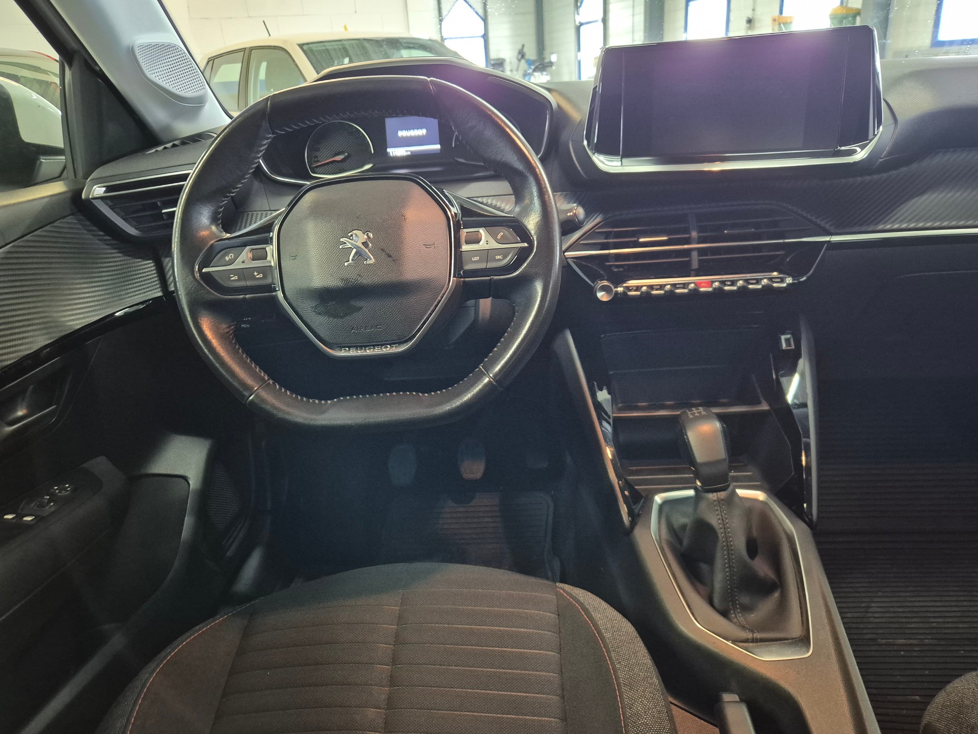PEUGEOT 208 1.2 PureTech Active-image-6