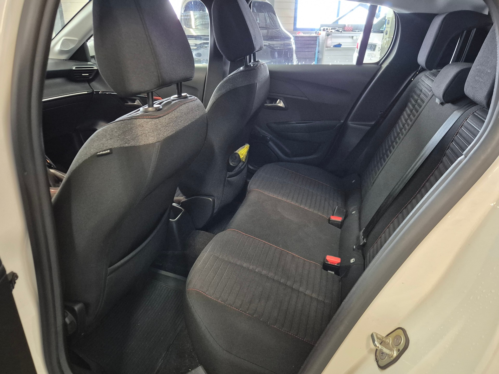 PEUGEOT 208 1.2 PureTech Active-image-12