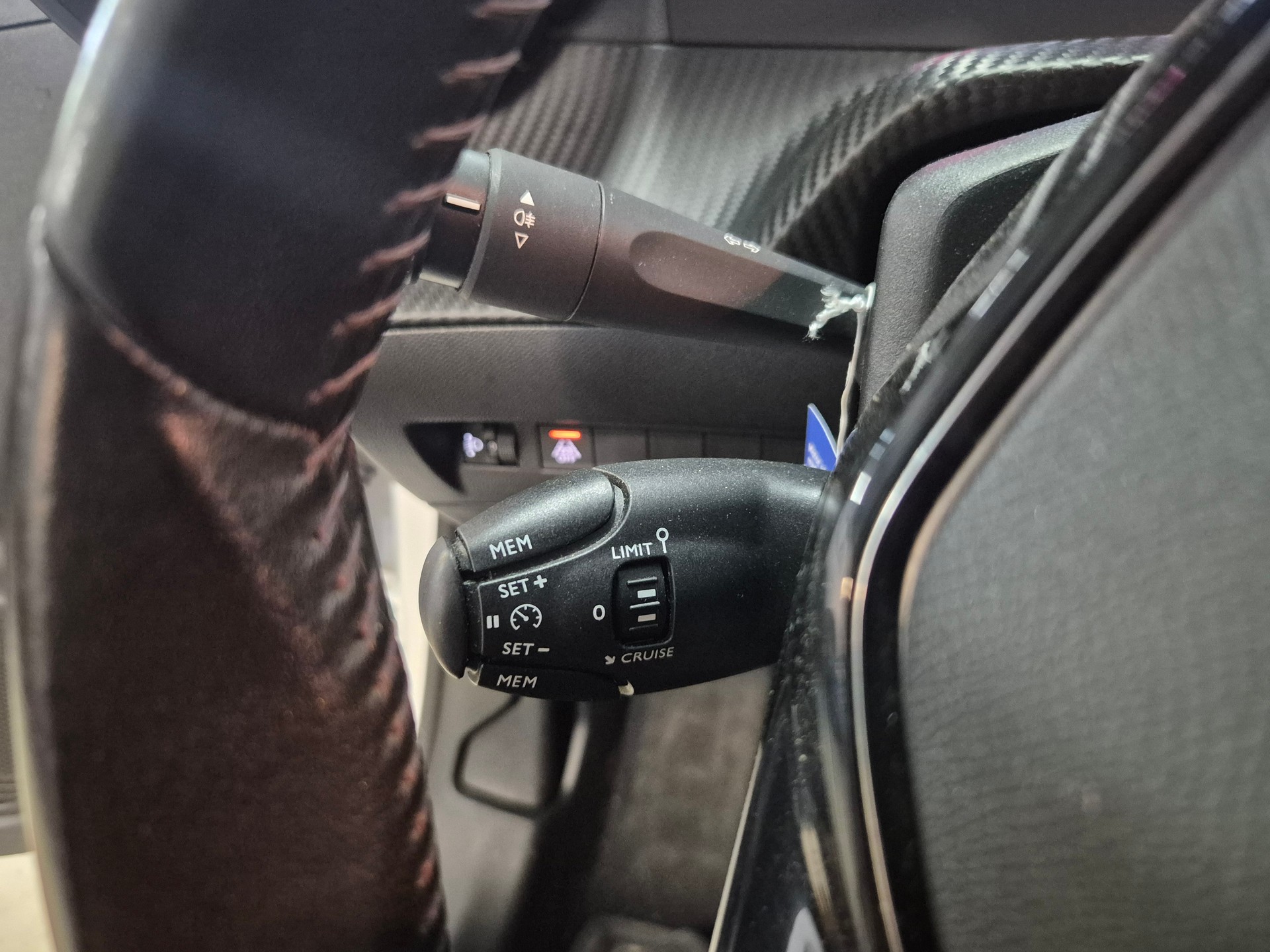 PEUGEOT 208 1.2 PureTech Active-image-8