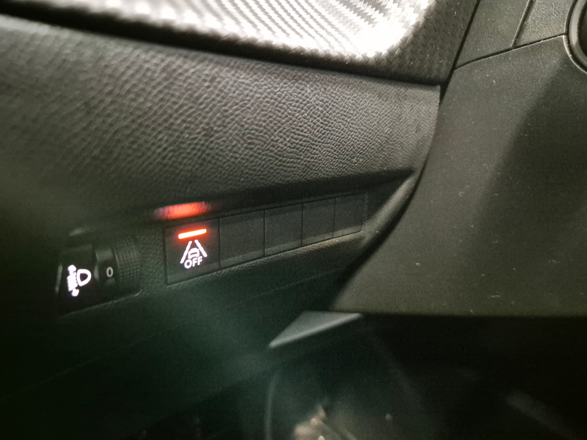 PEUGEOT 208 1.2 PureTech Active-image-9