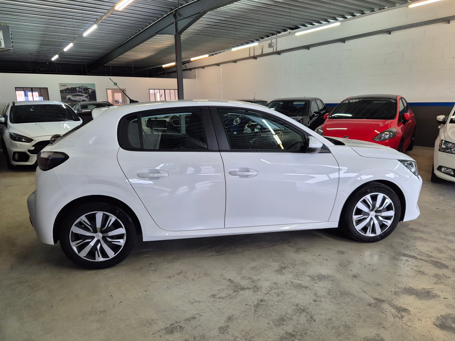 PEUGEOT 208 1.2 PureTech Active-image-3
