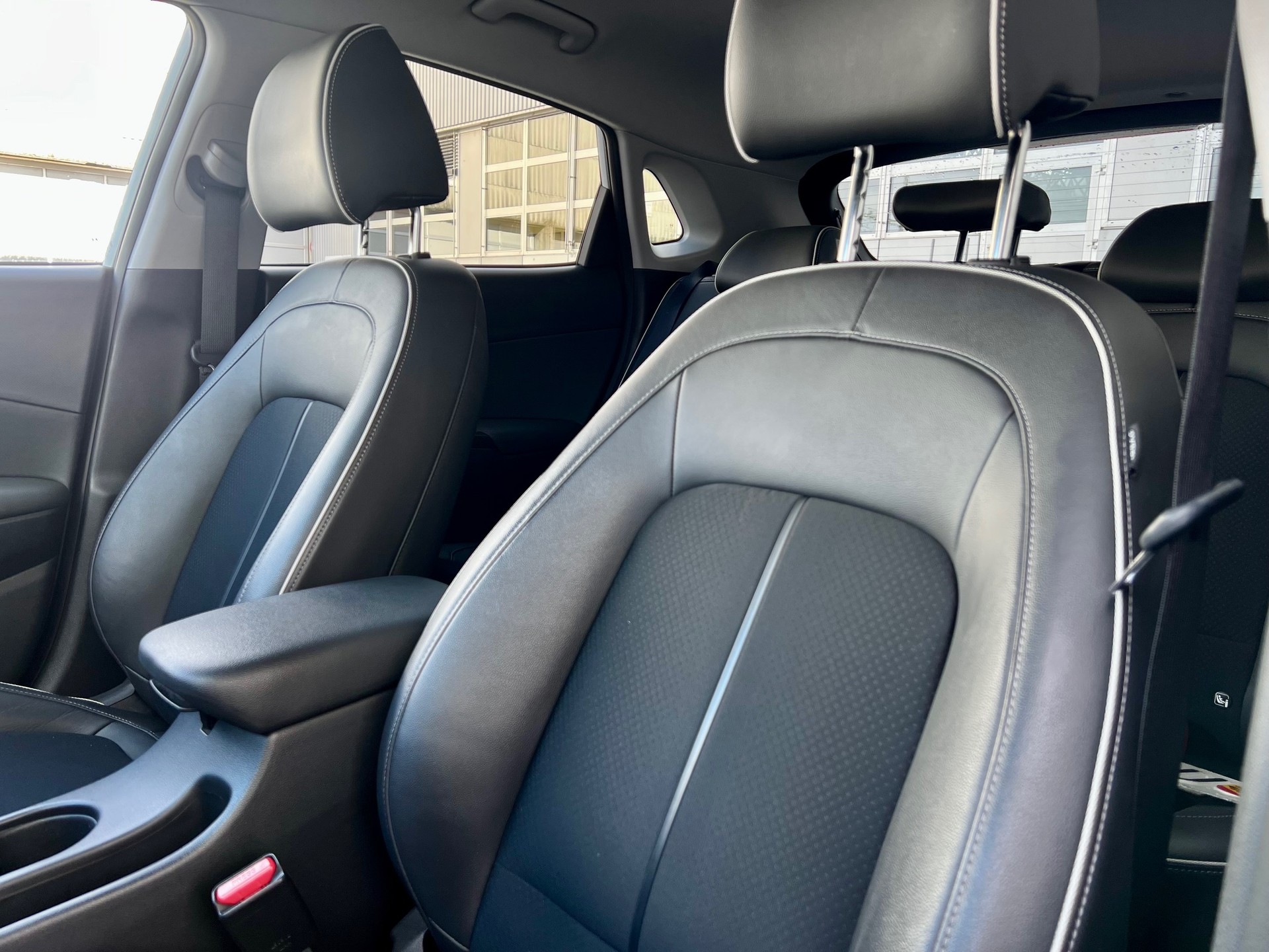 HYUNDAI Kona 1.6 GDi HEV Amplia DCT-image-9