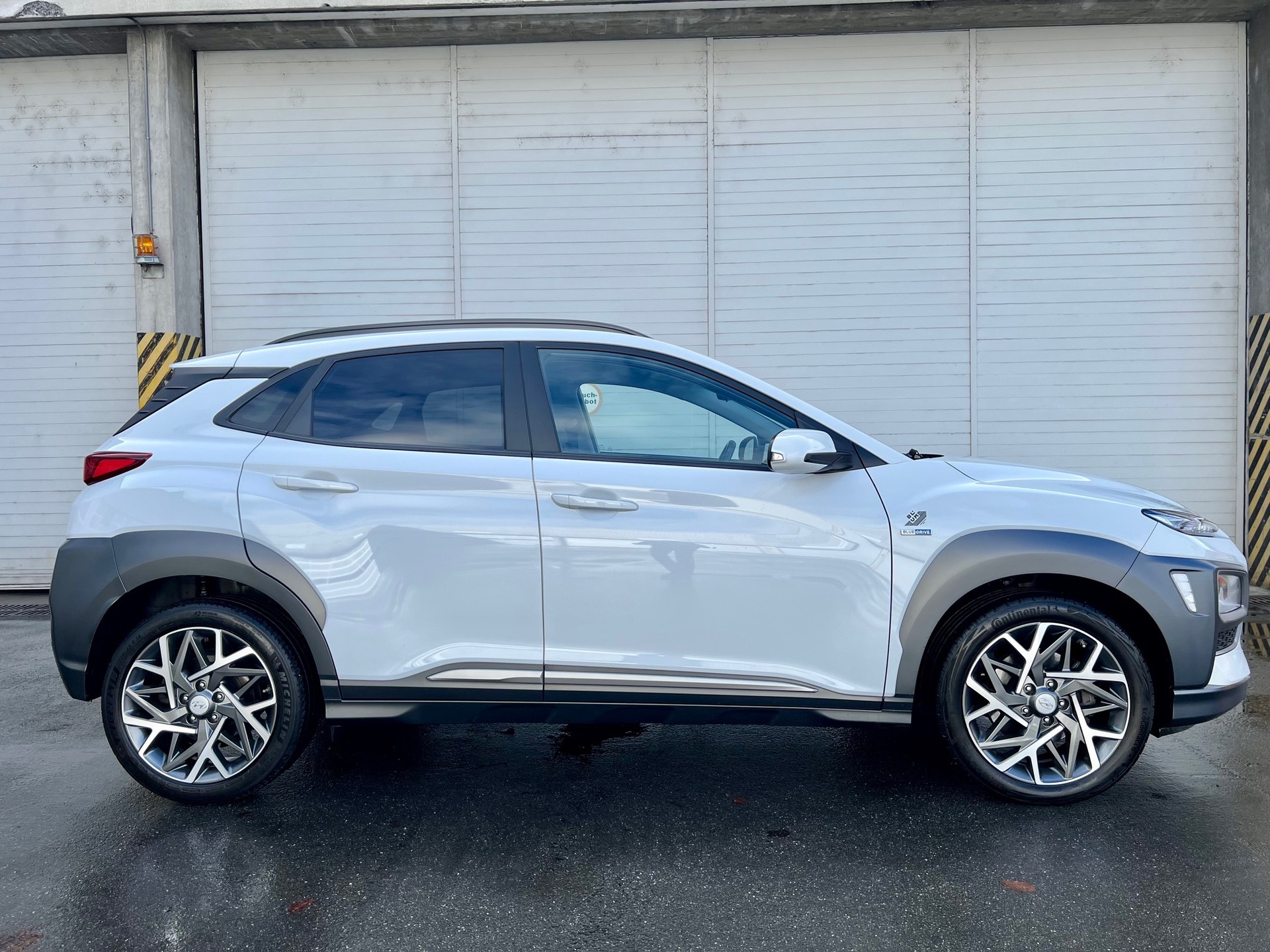 HYUNDAI Kona 1.6 GDi HEV Amplia DCT-showroom-element-3