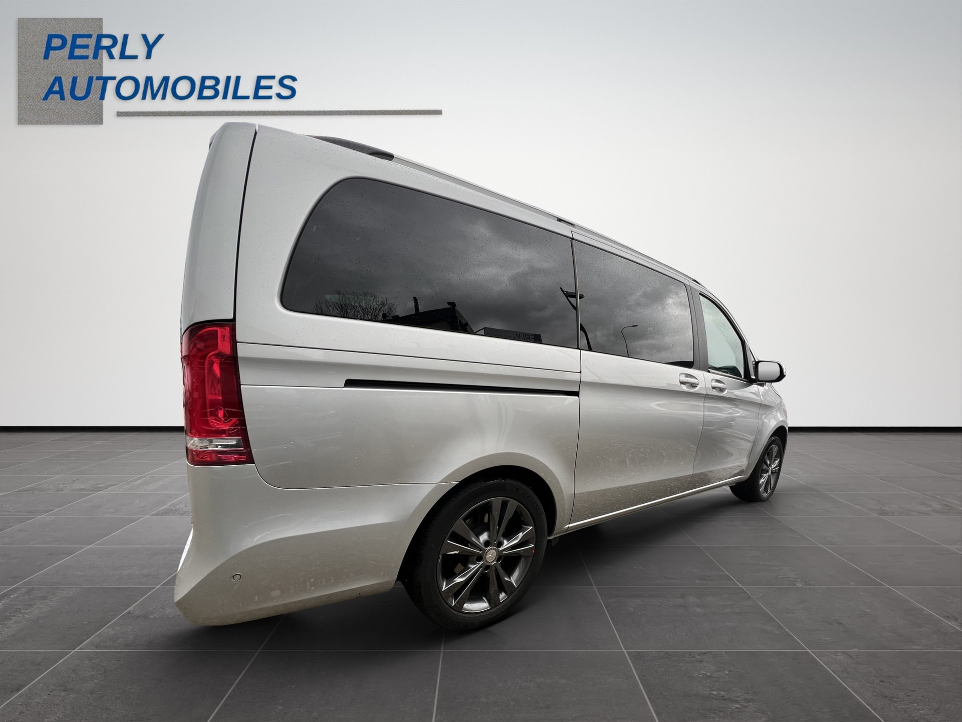 MERCEDES-BENZ V 250 d BlueTec long 4matic Van-image-5
