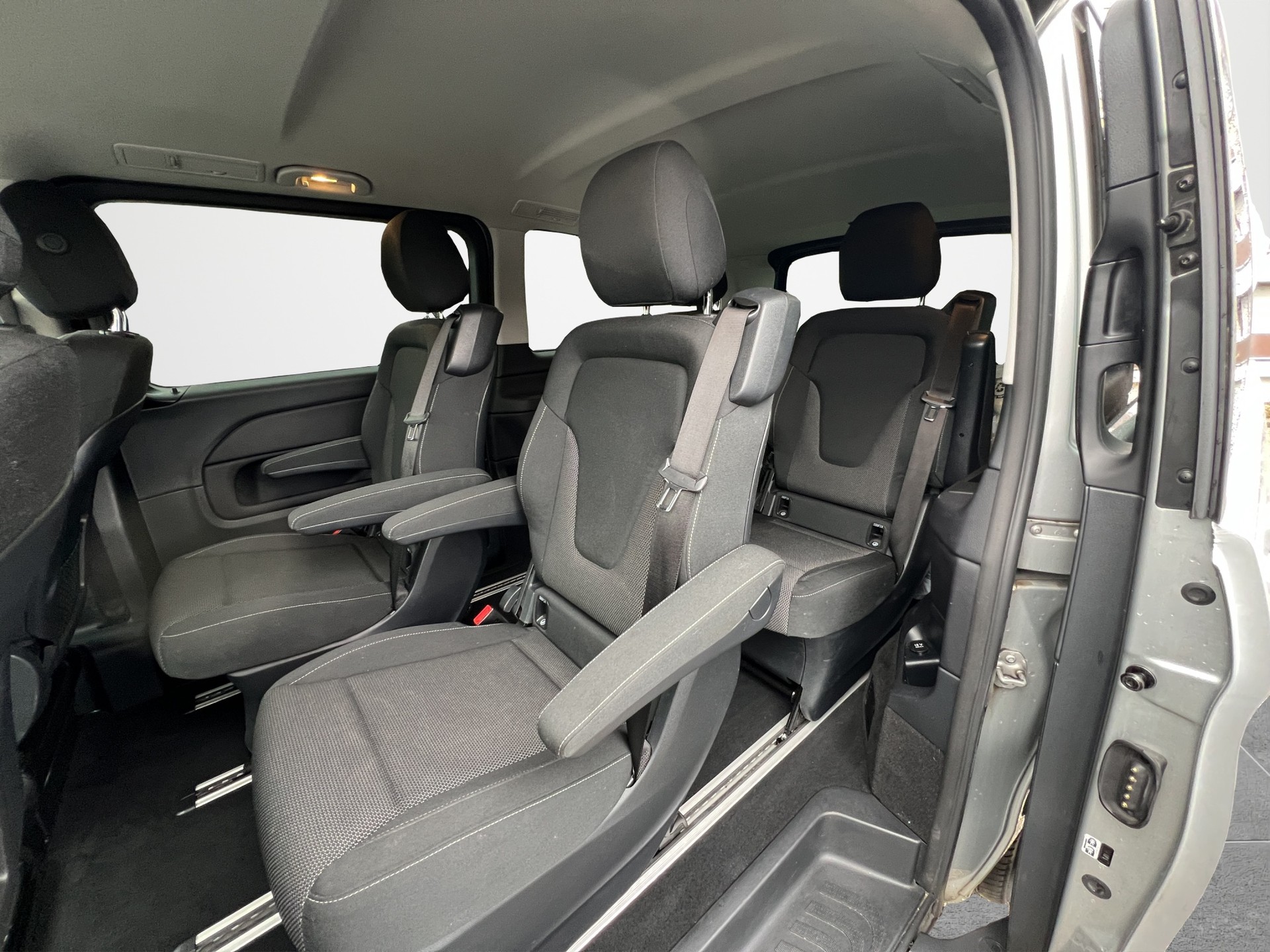MERCEDES-BENZ V 250 d BlueTec long 4matic Van-image-11