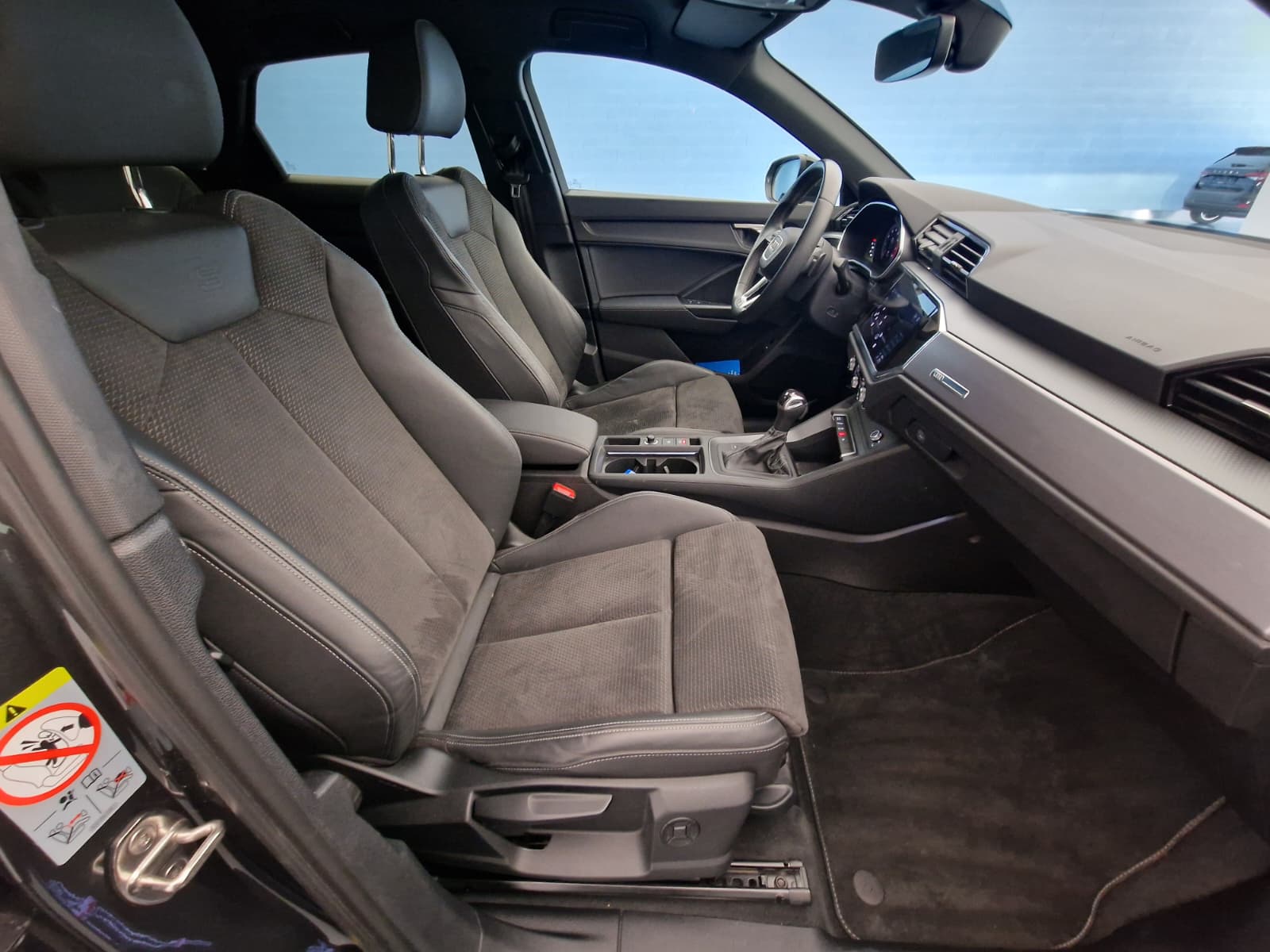 AUDI Q3 Sportback 35 TFSI S line Attraction S-tronic-image-11