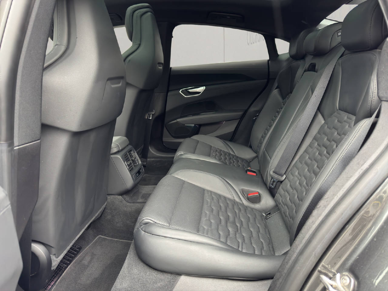 AUDI e-tron GT quattro-image-10