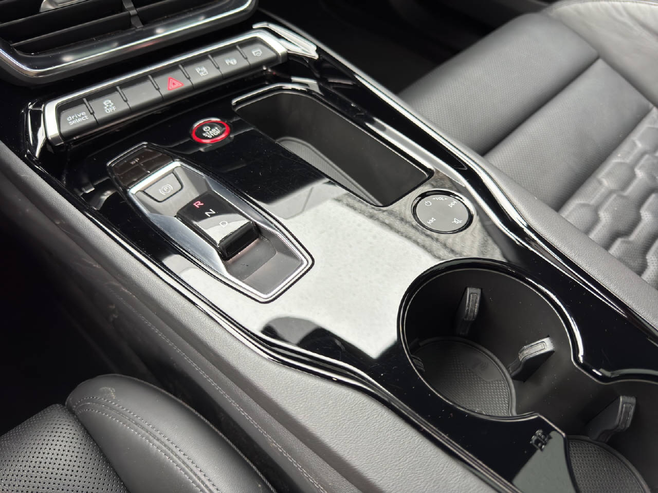 AUDI e-tron GT quattro-image-8