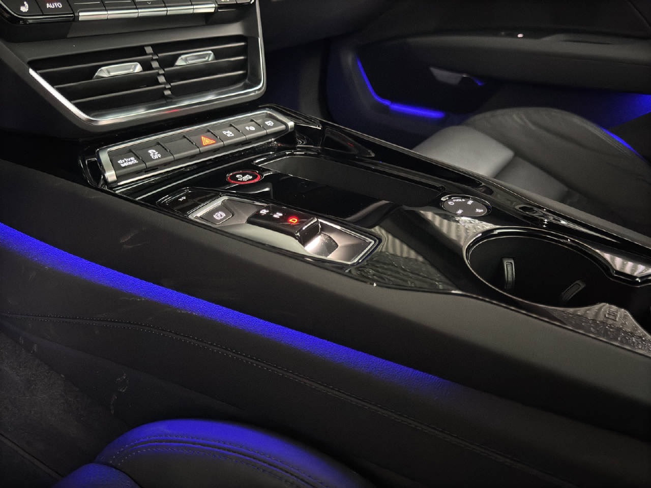 AUDI e-tron GT quattro-image-15