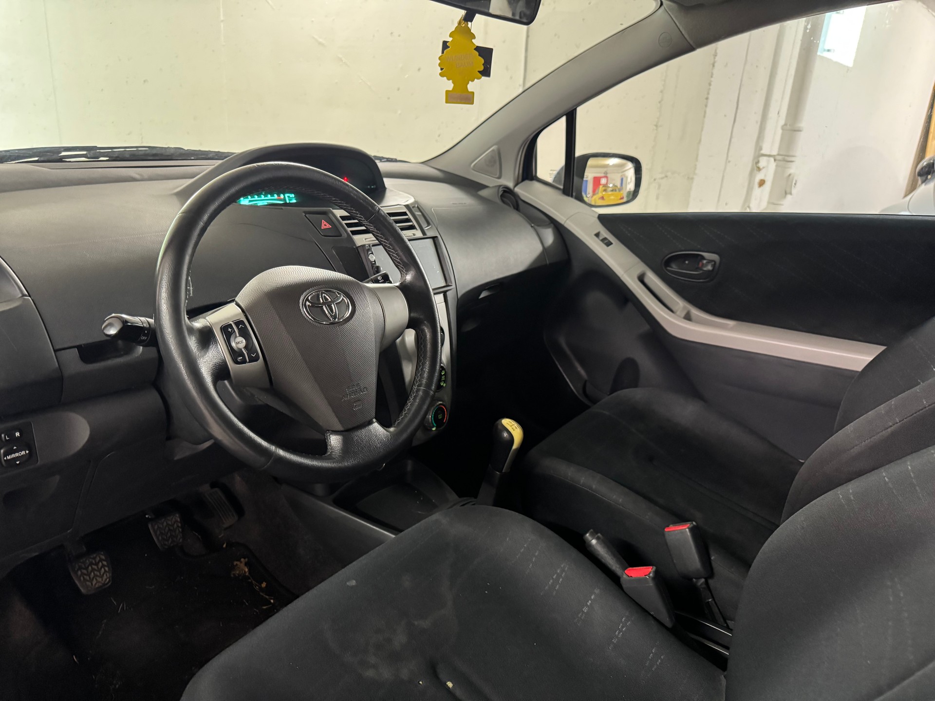 TOYOTA Yaris 1.4 D-4D Linea Sol-image-8
