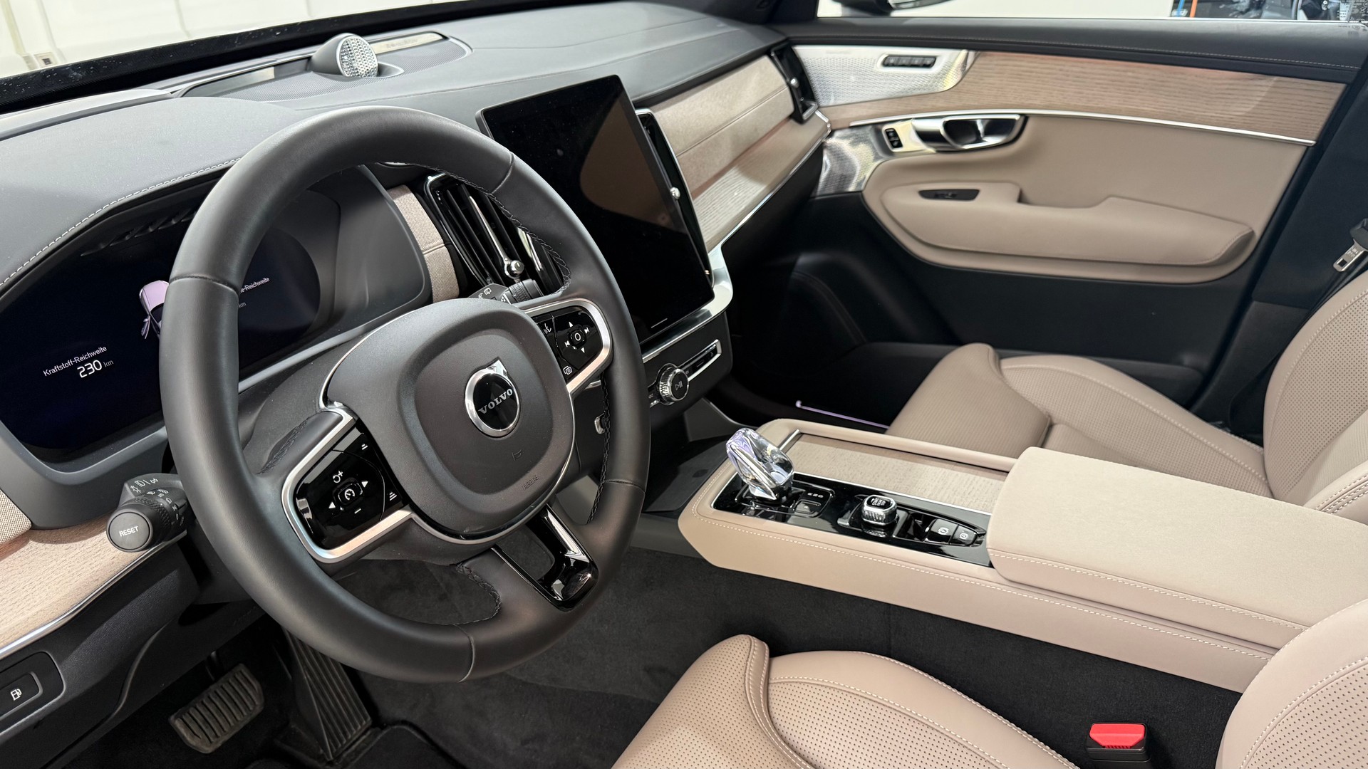 VOLVO XC90 2.0 T8 TE Ultra Bright eA-image-3
