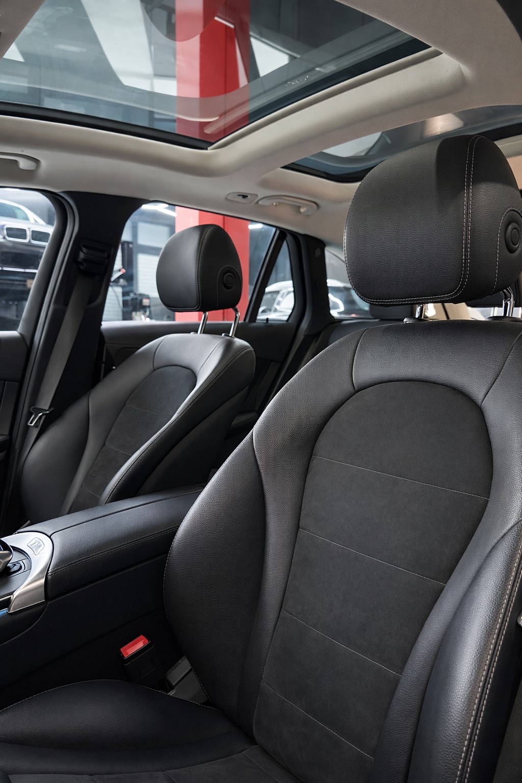 MERCEDES-BENZ GLC 250 AMG Line 4Matic 9G-Tronic-image-7