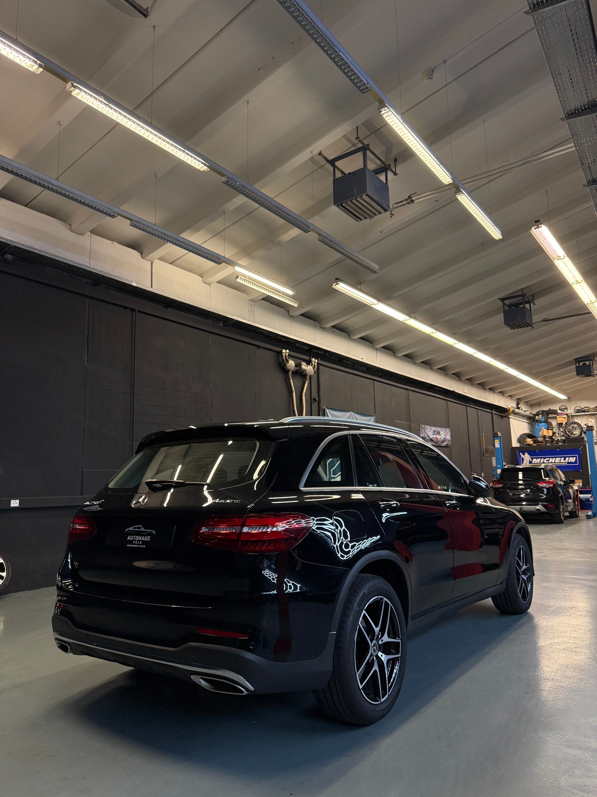 MERCEDES-BENZ GLC 250 AMG Line 4Matic 9G-Tronic-image-5