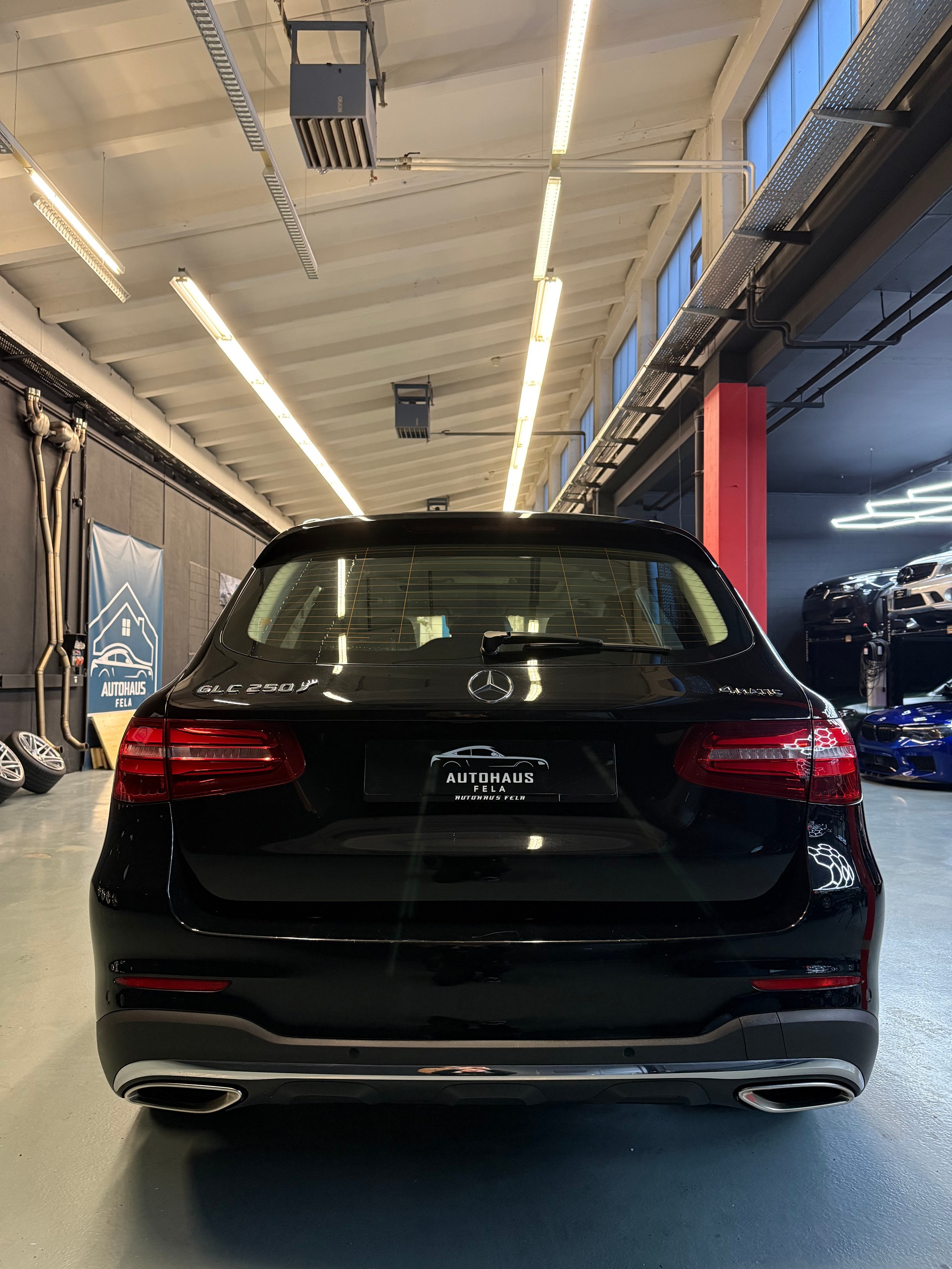 MERCEDES-BENZ GLC 250 AMG Line 4Matic 9G-Tronic-image-4