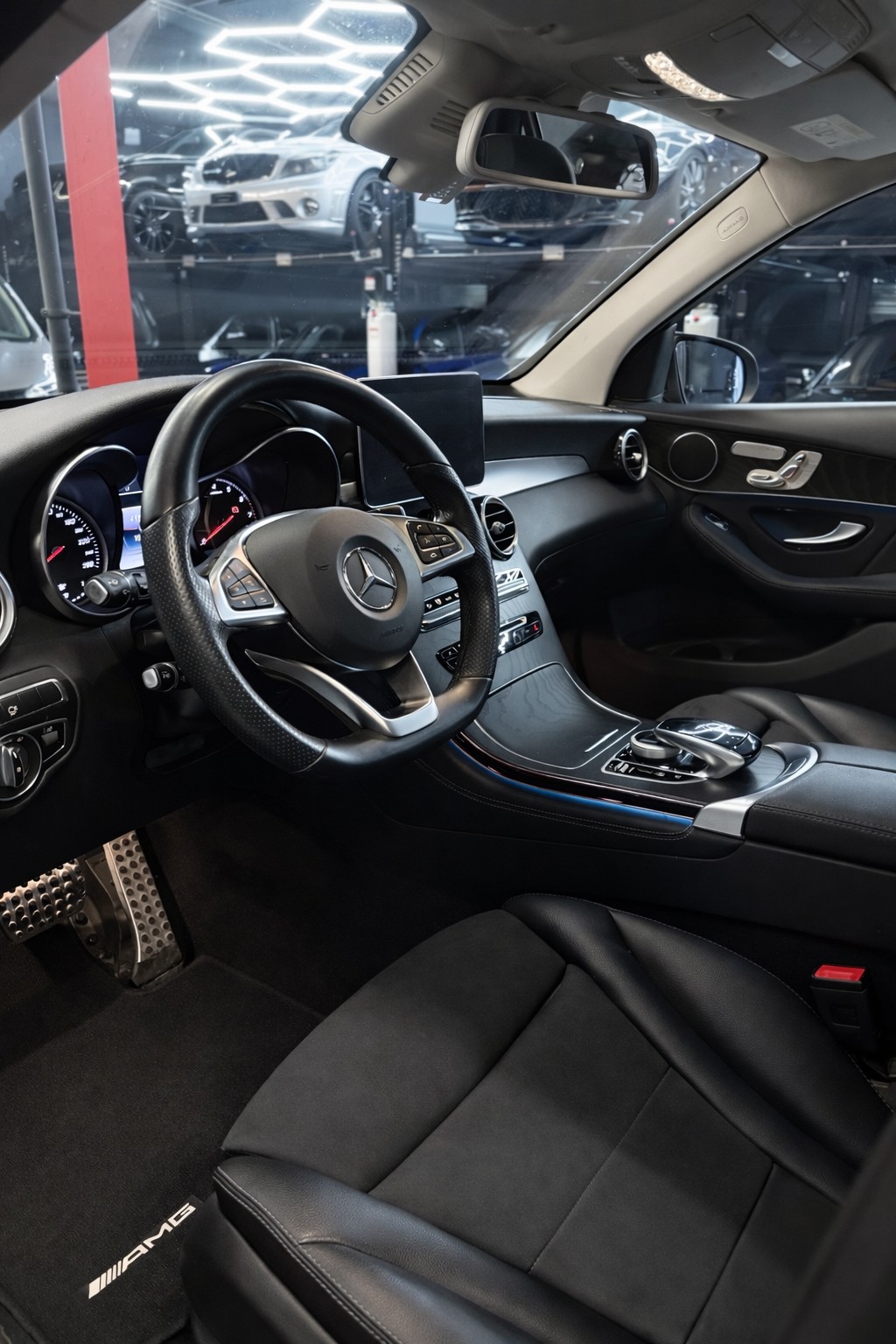 MERCEDES-BENZ GLC 250 AMG Line 4Matic 9G-Tronic-image-6