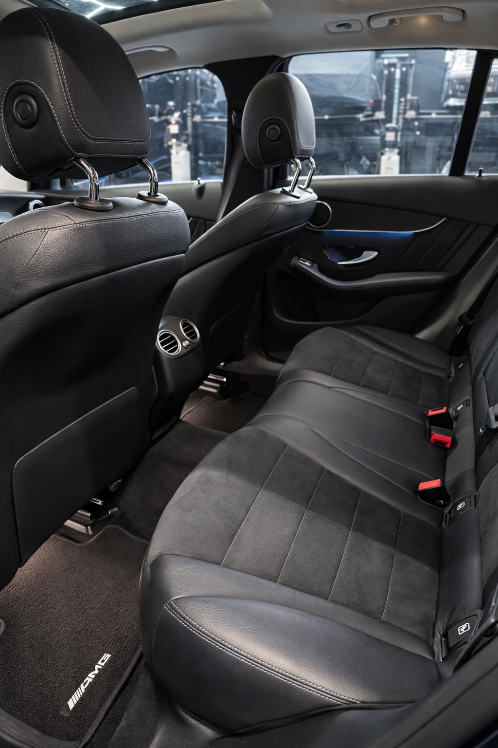 MERCEDES-BENZ GLC 250 AMG Line 4Matic 9G-Tronic-image-10