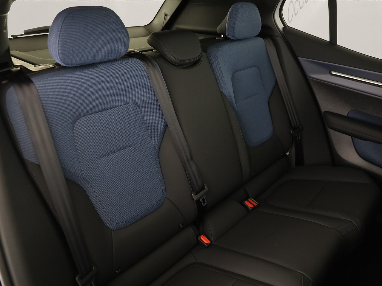 VOLVO EX30 CC E60 Twin Performance AWD-image-8