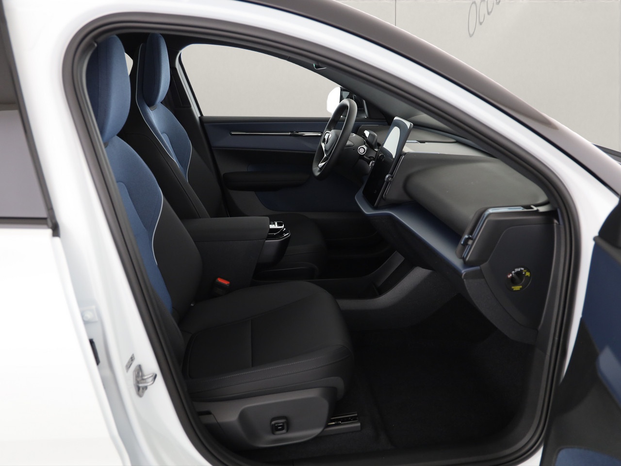 VOLVO EX30 CC E60 Twin Performance AWD-image-5