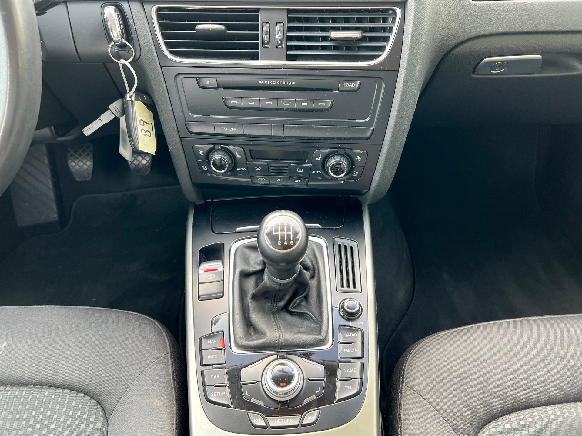 AUDI A4 Avant 1.8 TFSI quattro-image-14