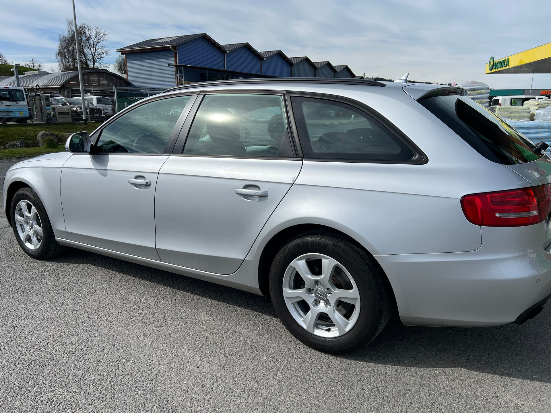 AUDI A4 Avant 1.8 TFSI quattro-image-5