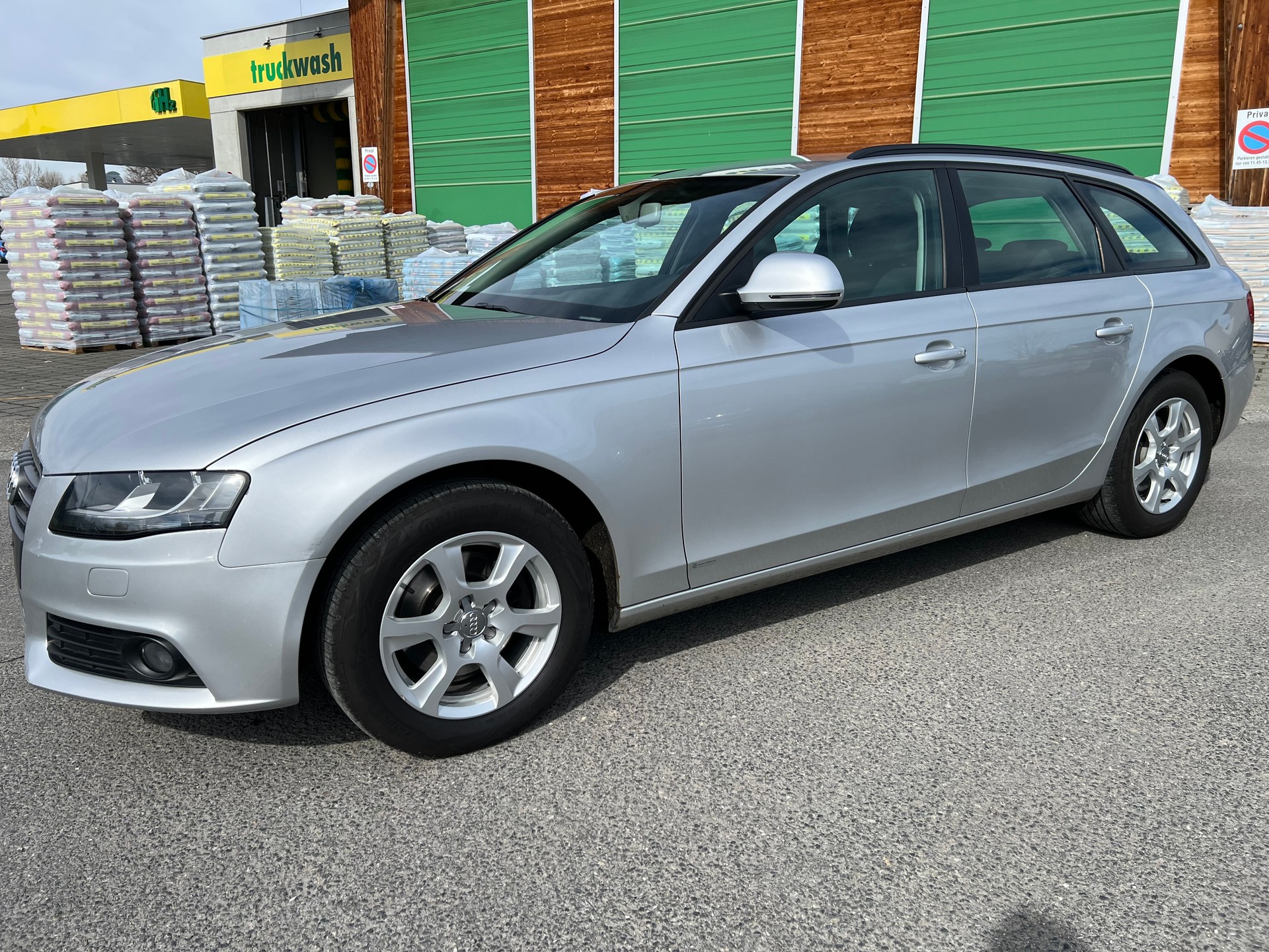 AUDI A4 Avant 1.8 TFSI quattro-image-1