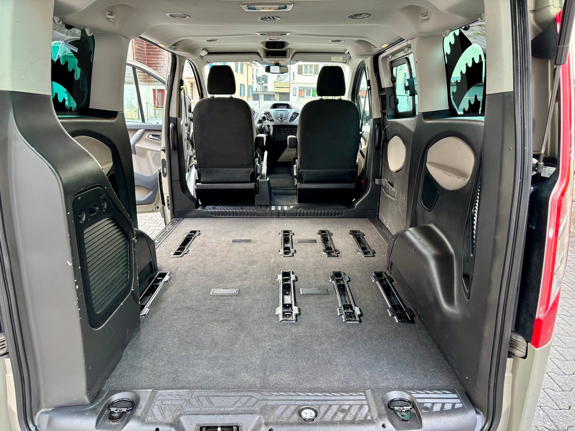 FORD Tourneo Custom 300 L1H1 Titanium-image-8