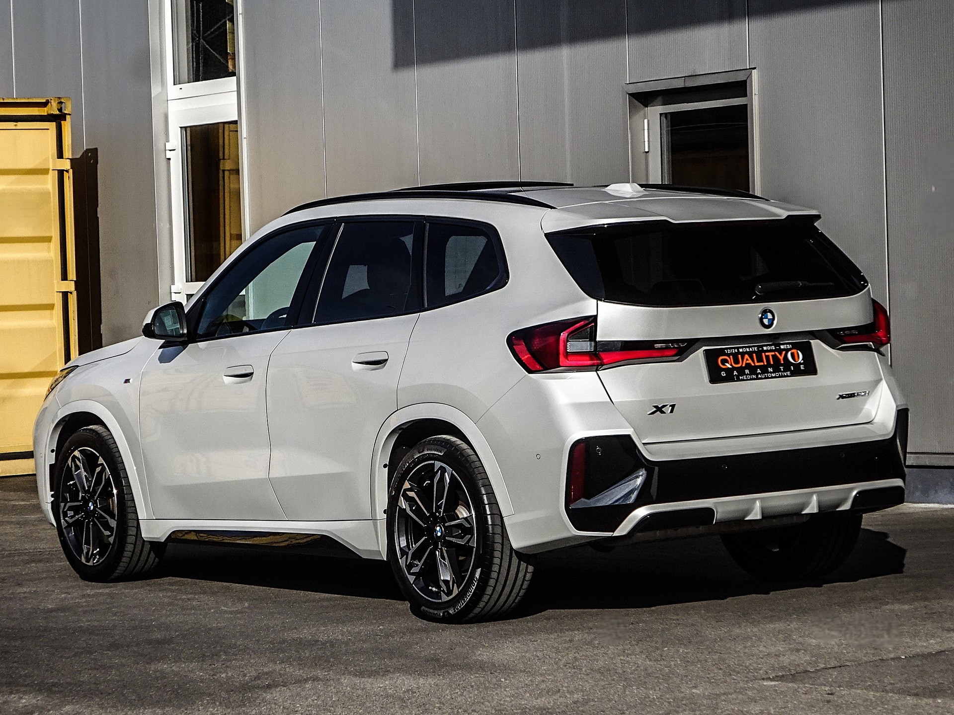 BMW X1 xDrive 23i 48V M Sport // CH-Fahrzeug // Sonderlackierung // Werksgarantie....-image-3