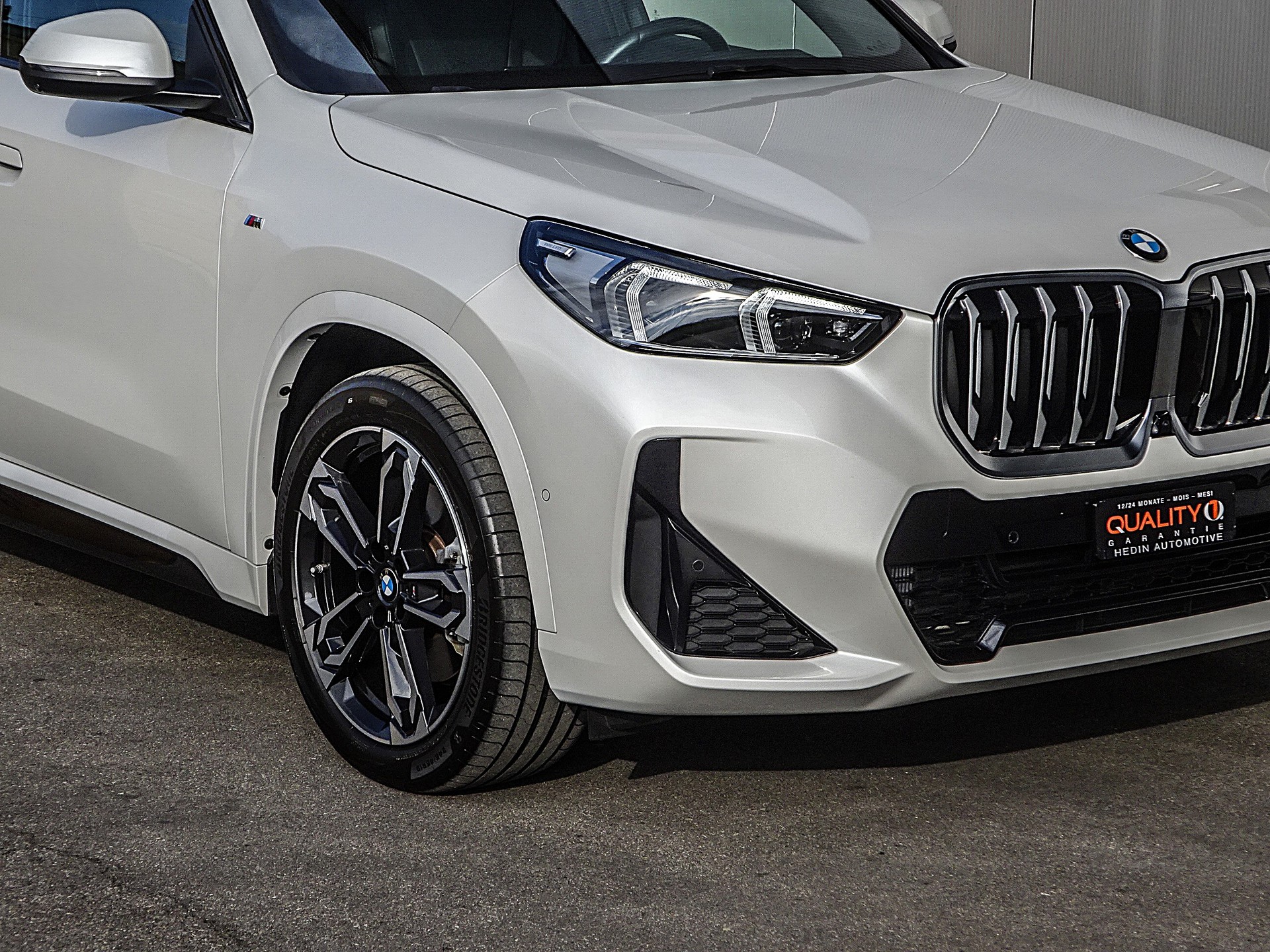 BMW X1 xDrive 23i 48V M Sport // CH-Fahrzeug // Sonderlackierung // Werksgarantie....-image-6