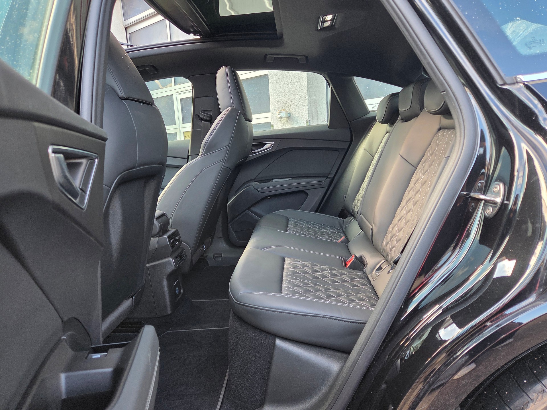 AUDI Q4 Sportback e-tron 50 quattro-image-7