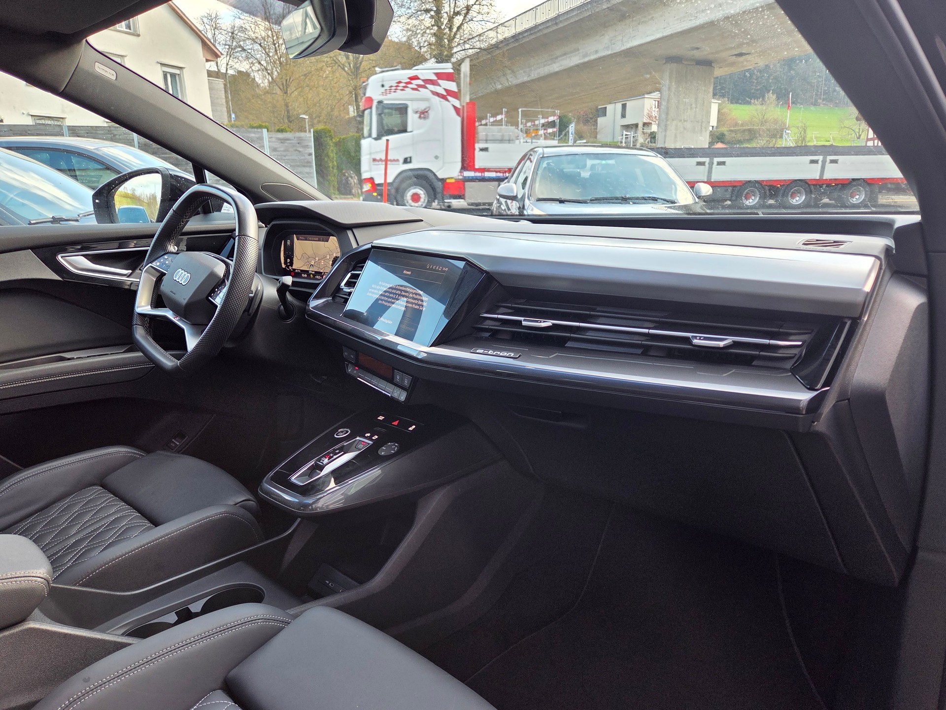 AUDI Q4 Sportback e-tron 50 quattro-image-5