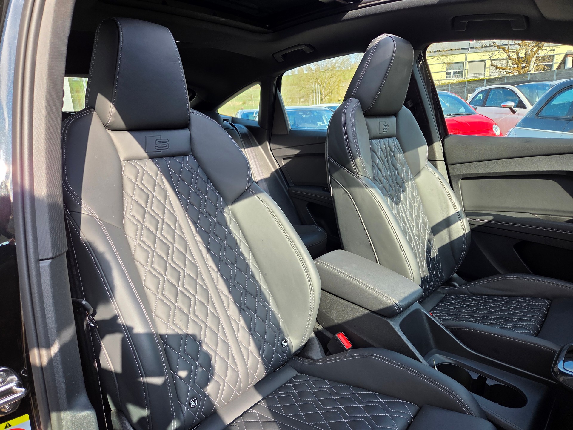AUDI Q4 Sportback e-tron 50 quattro-image-3