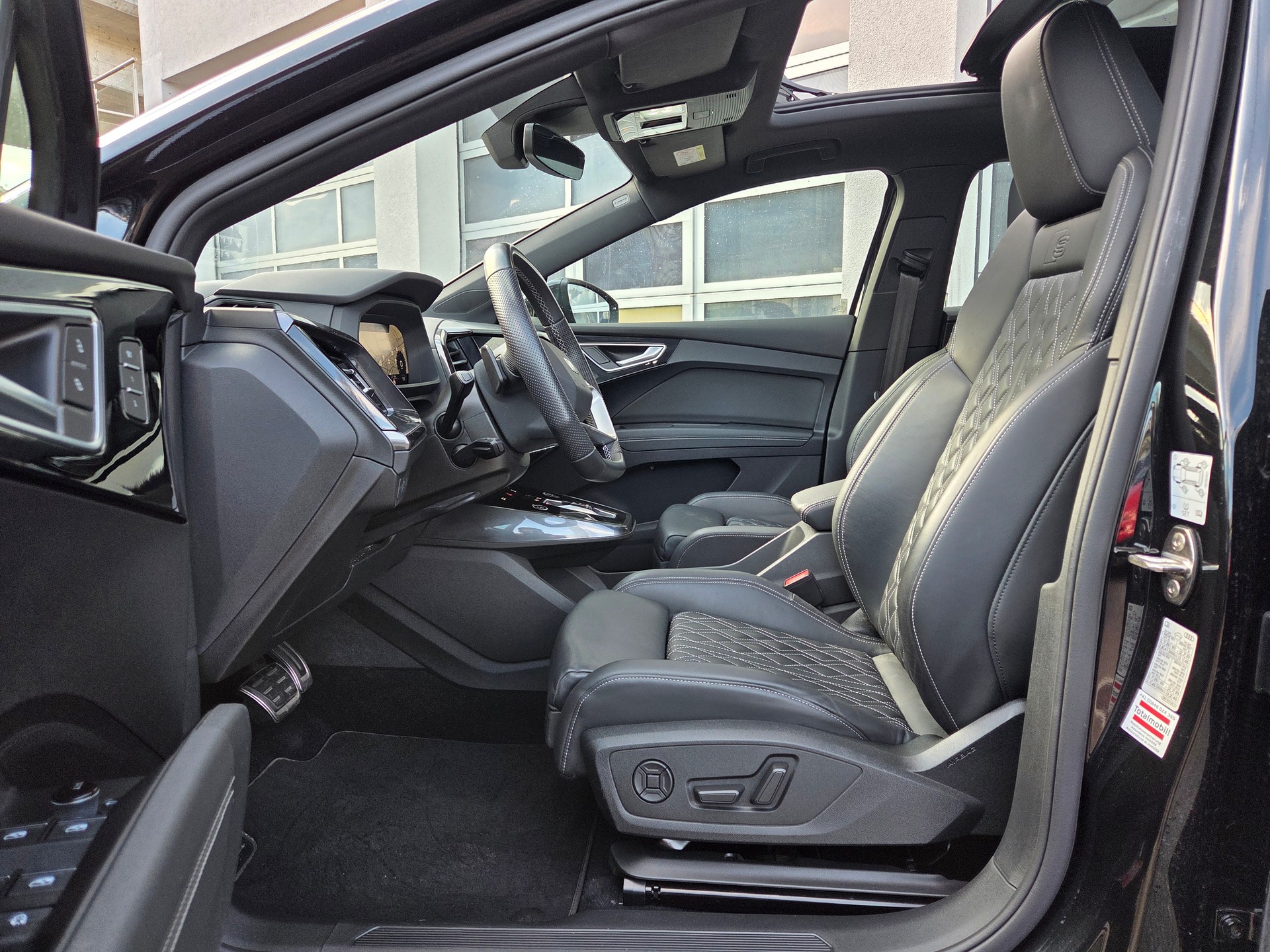AUDI Q4 Sportback e-tron 50 quattro-image-8