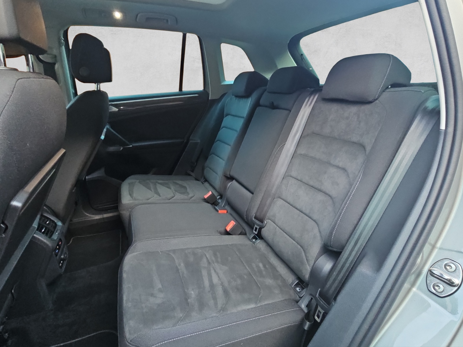 VW Tiguan 2.0 TDI SCR Highline 4Motion DSG-image-9