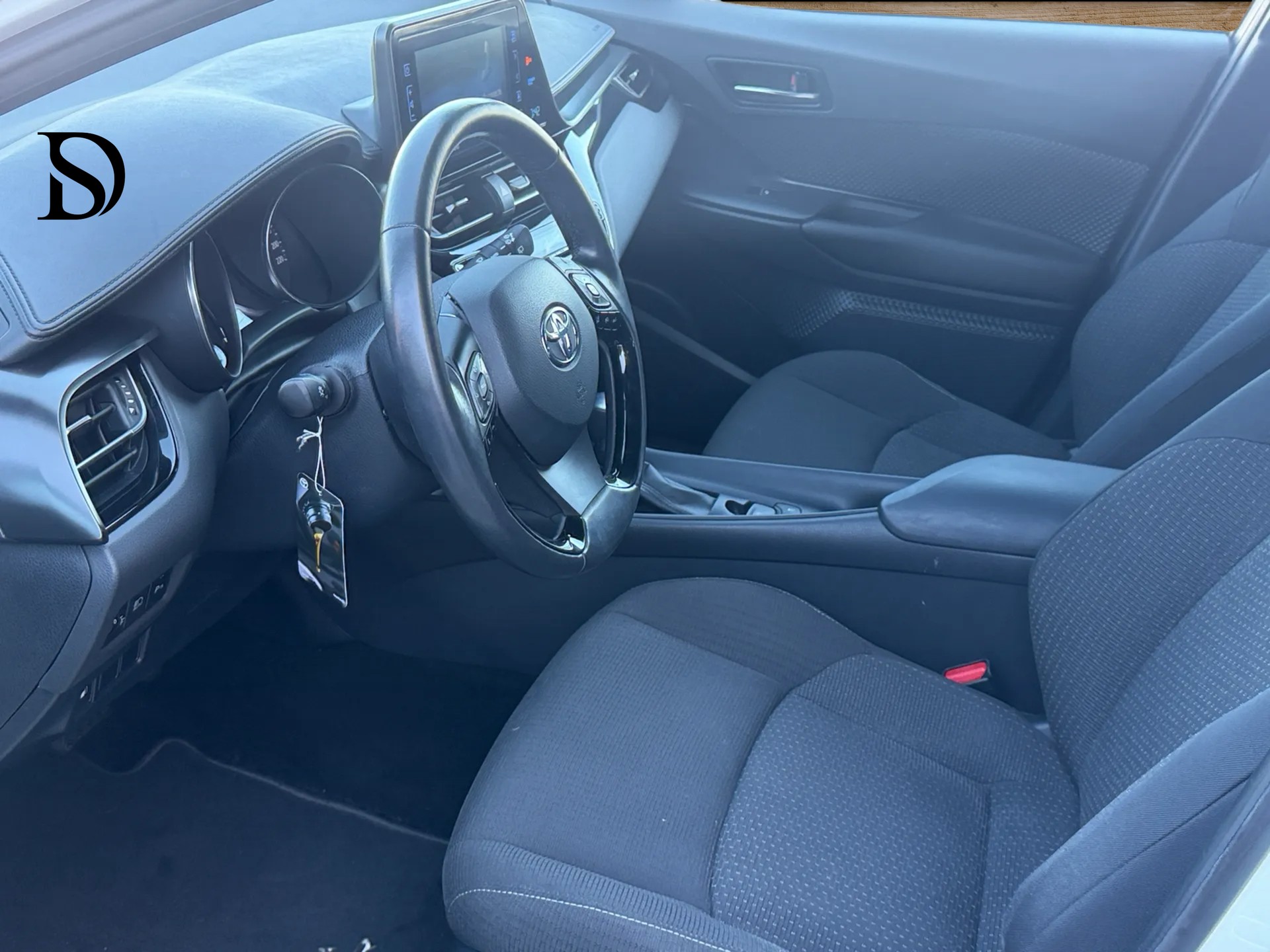 TOYOTA C-HR 1.8 HSD Comfort CVT-image-8