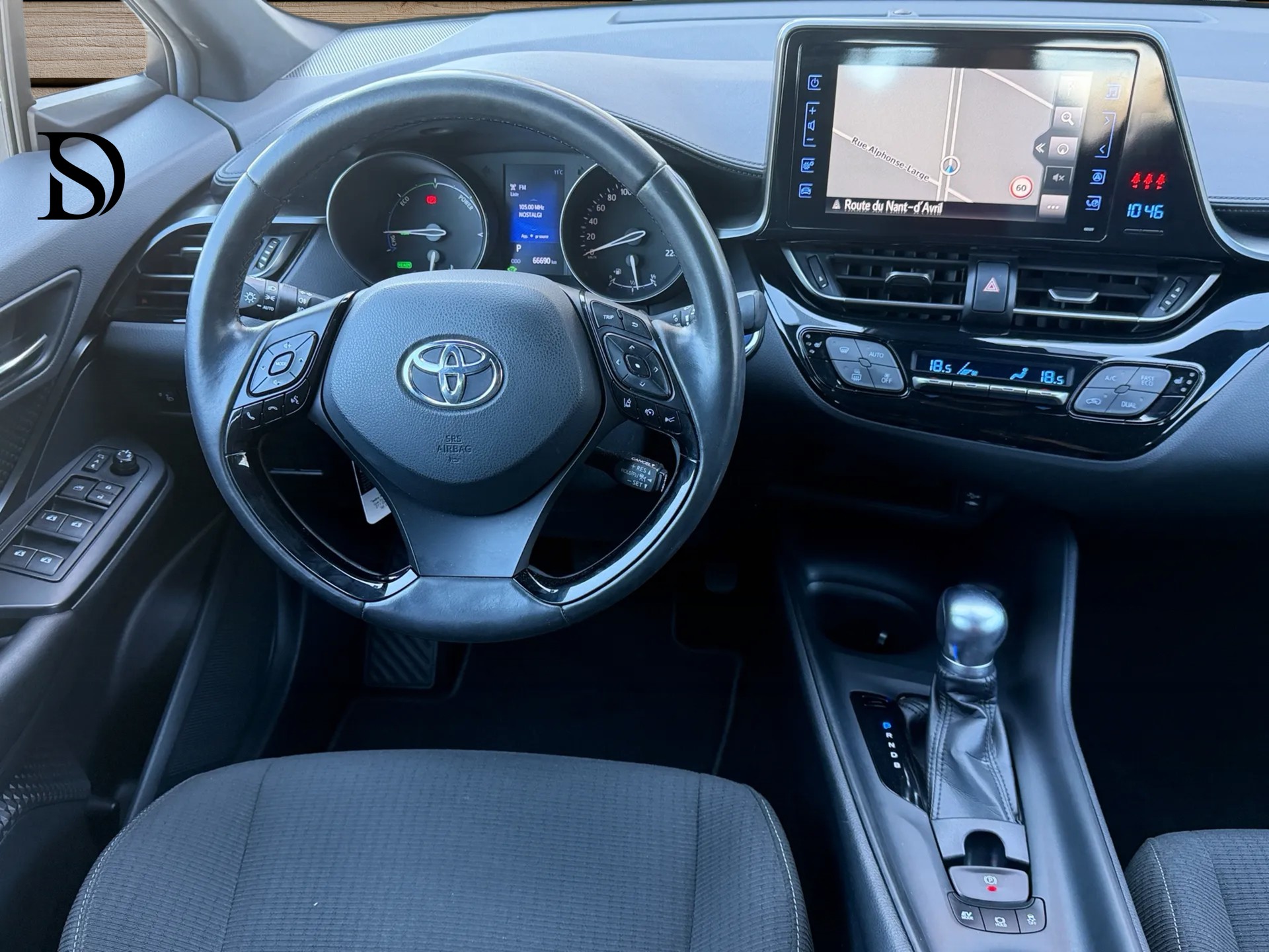 TOYOTA C-HR 1.8 HSD Comfort CVT-image-9