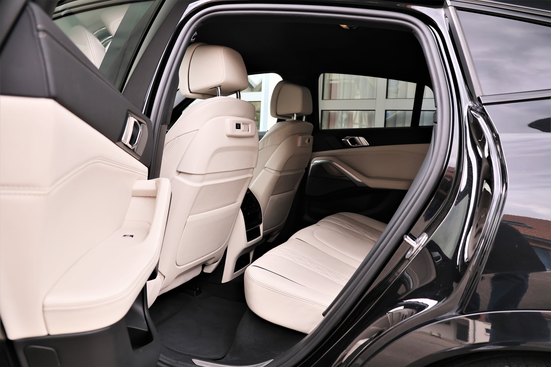 BMW X6 xDrive 48V 40d Steptronic M Sport (CH) + 3'500KG AHK-image-12