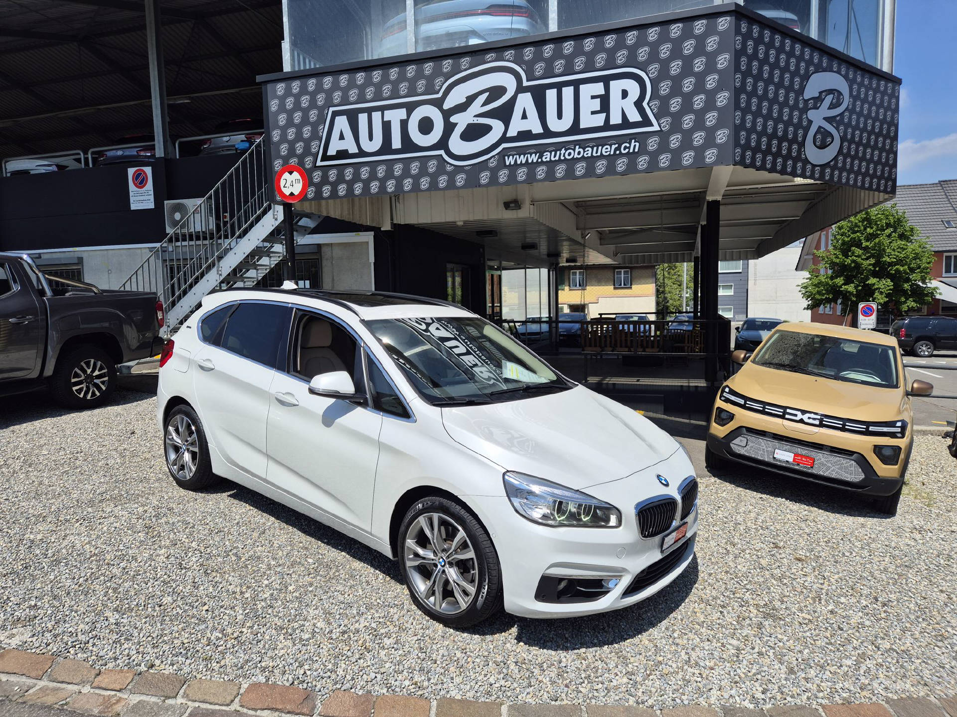 BMW 225xe Active Tourer Luxury Line-image-0