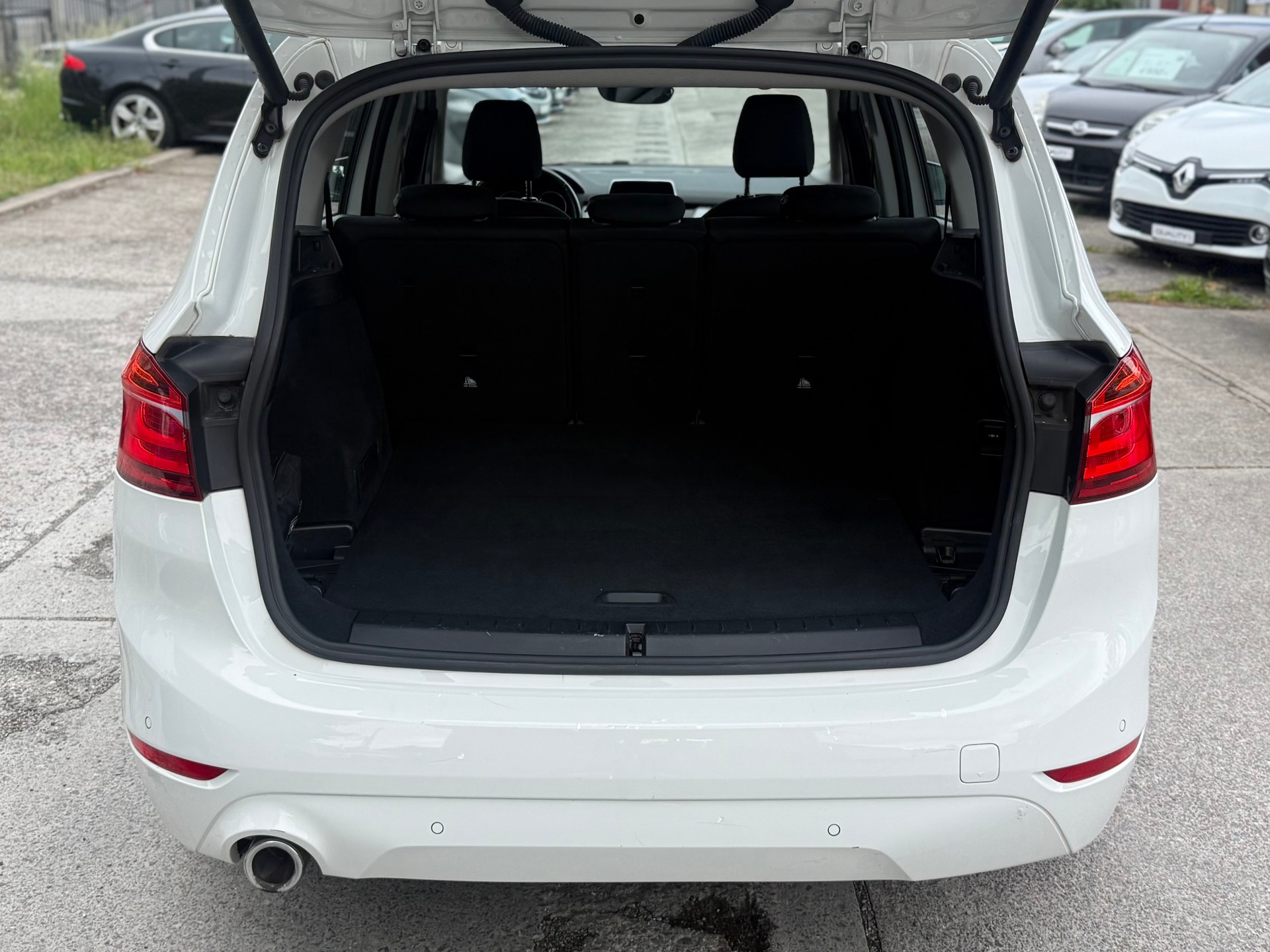 BMW 216d Gran Tourer DKG-image-8