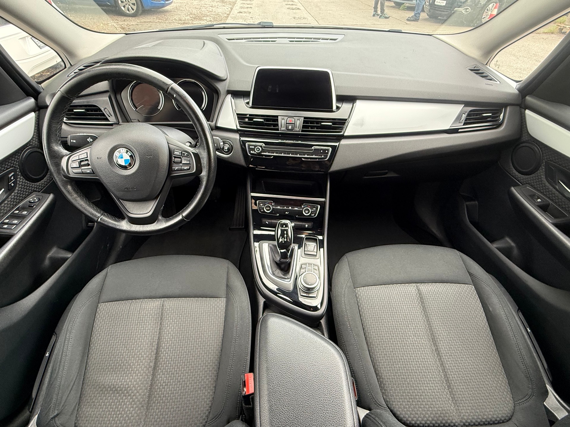 BMW 216d Gran Tourer DKG-image-9