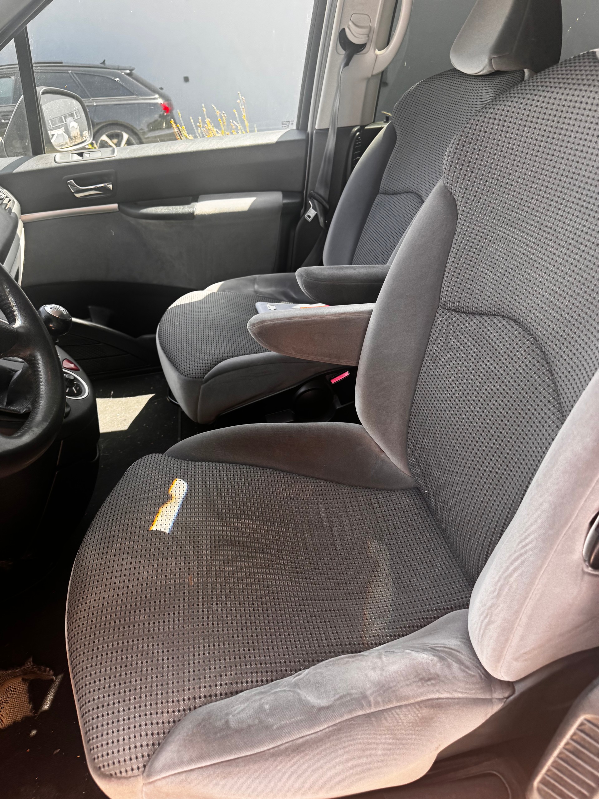 PEUGEOT 807 2.0 16V HDi Active-image-4
