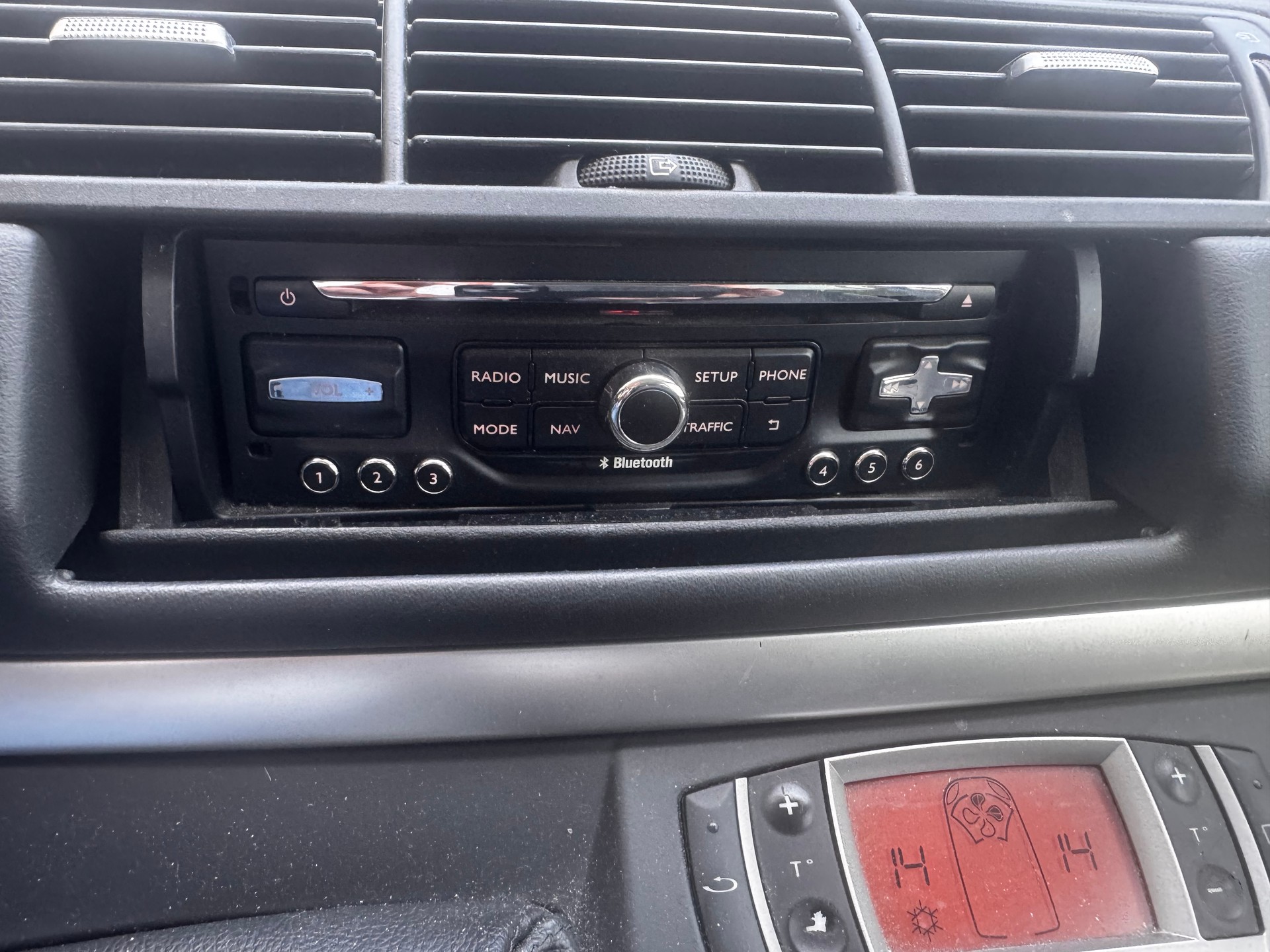 PEUGEOT 807 2.0 16V HDi Active-image-5