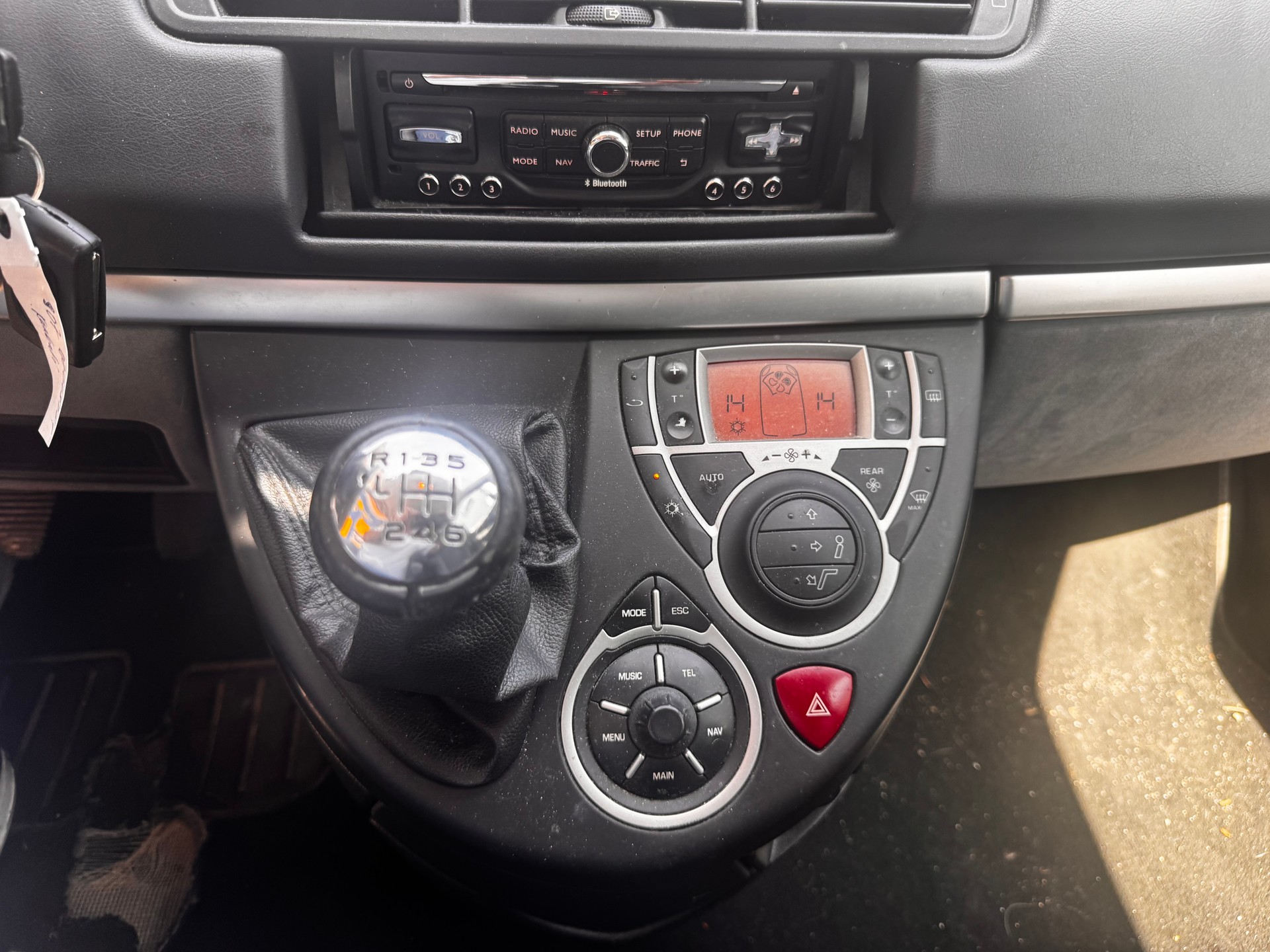 PEUGEOT 807 2.0 16V HDi Active-image-3
