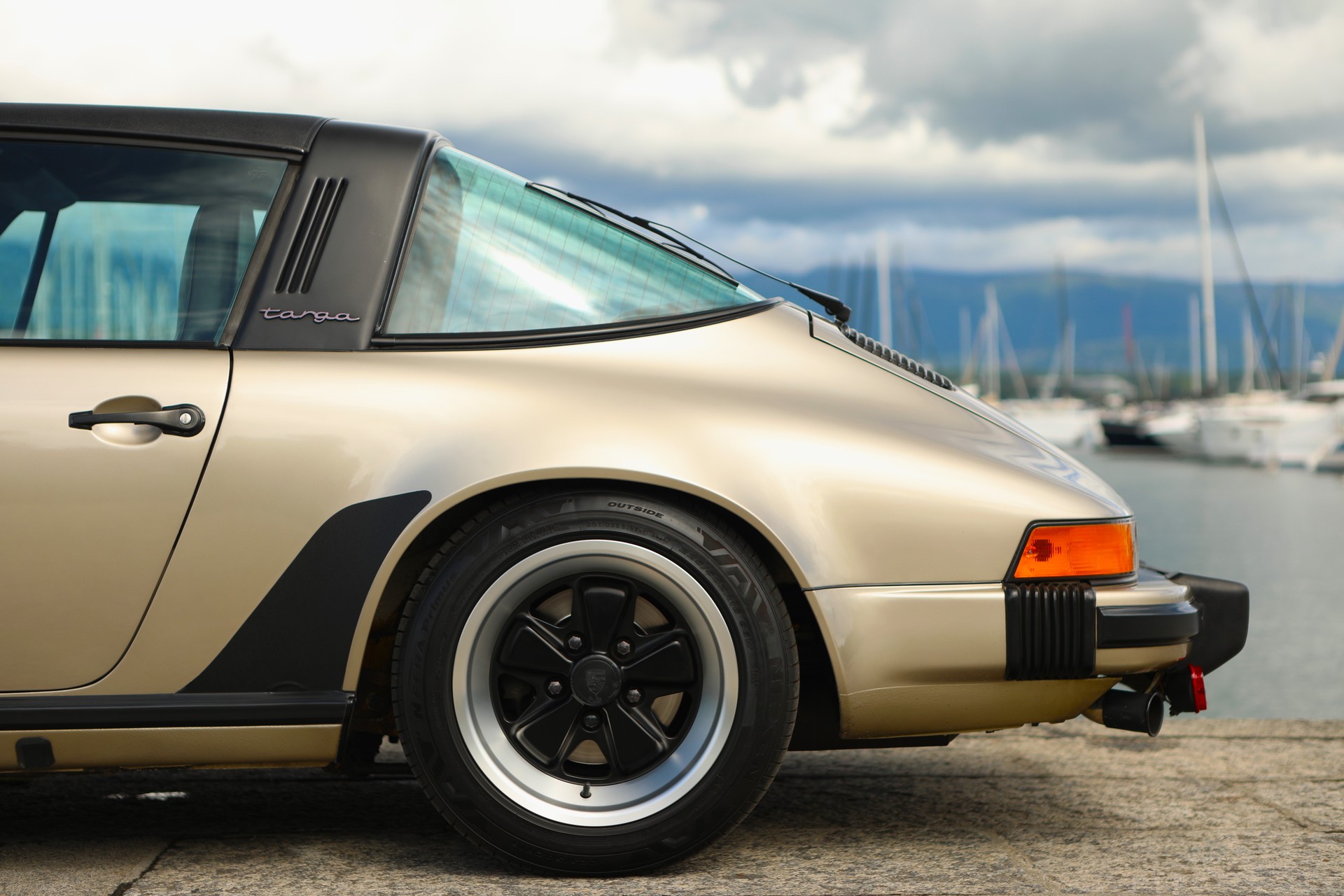 PORSCHE 911 Carrera Targa 3.2-image-1