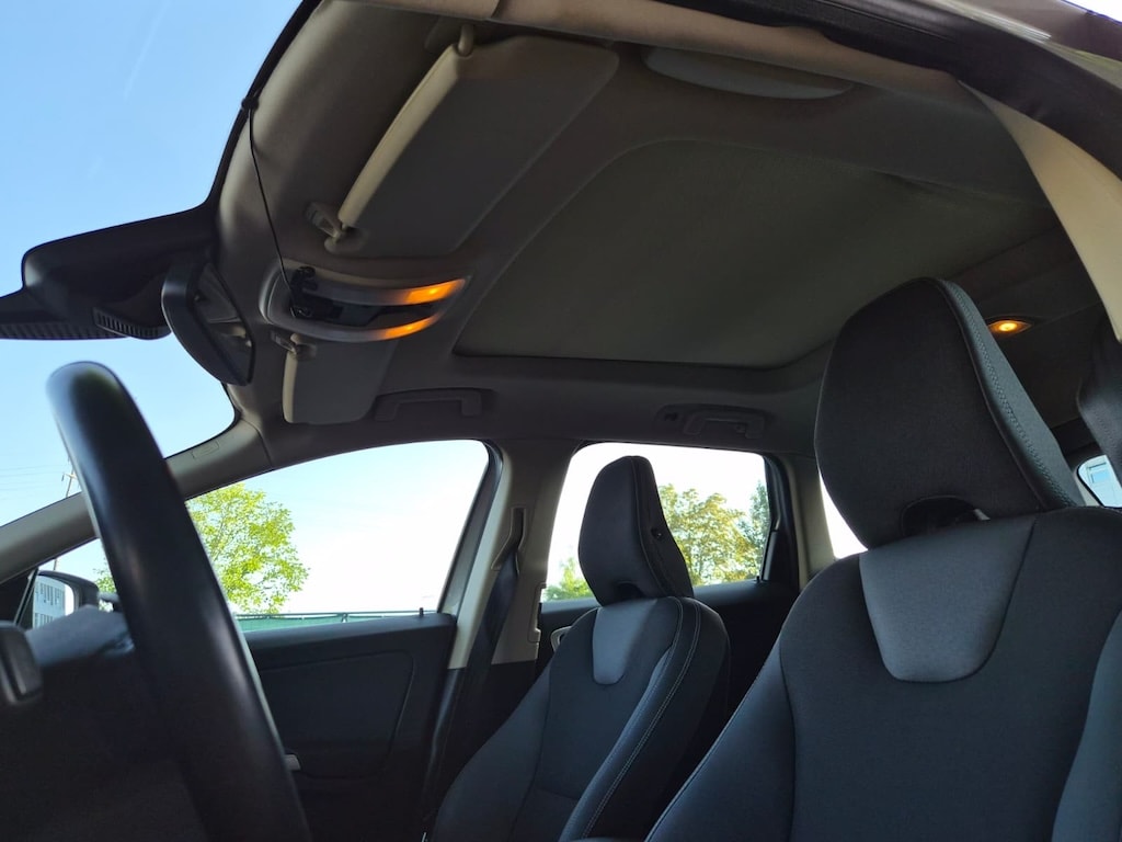 VOLVO XC60 D5 AWD Momentum Geartronic-image-9