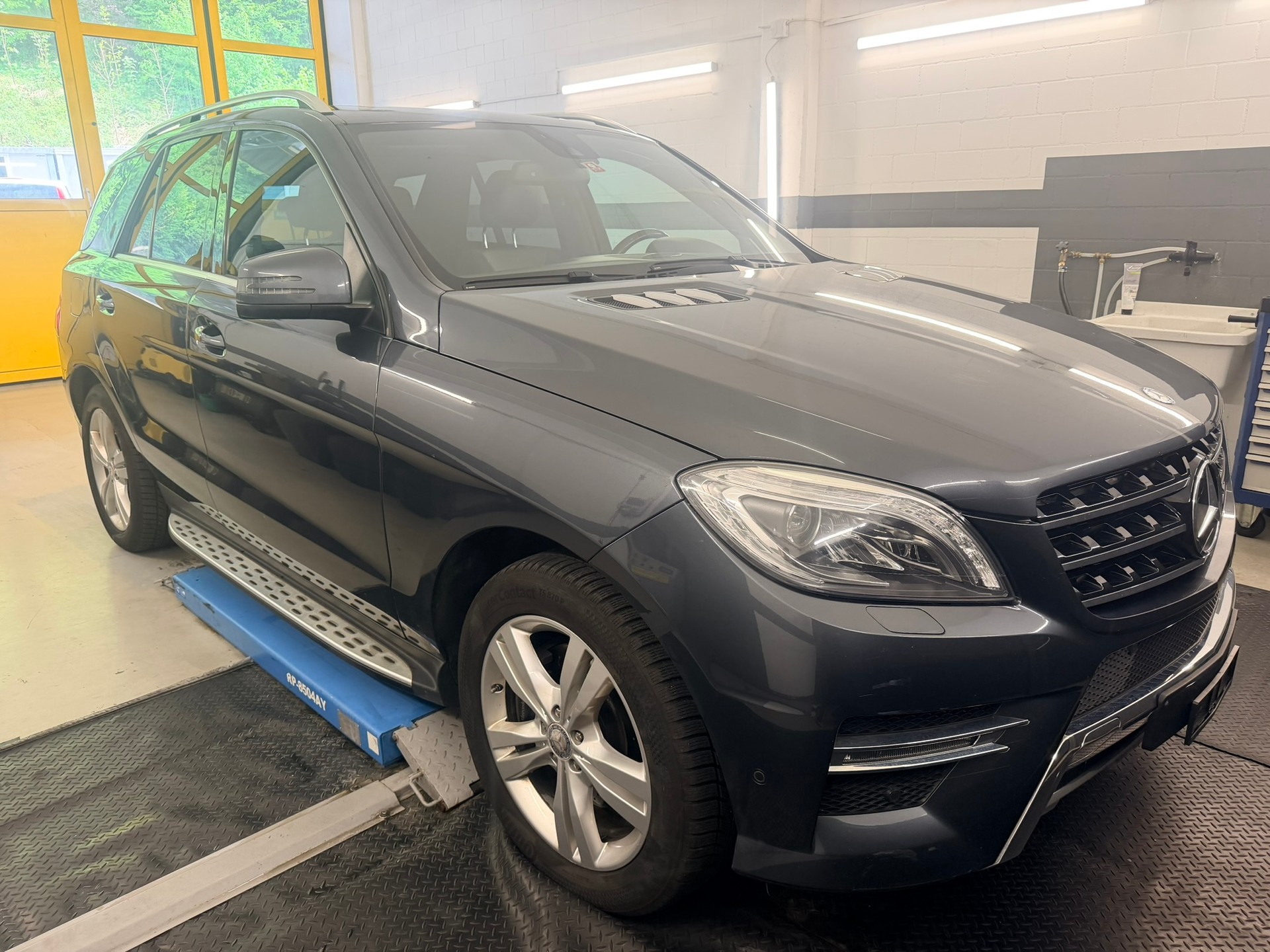 MERCEDES-BENZ ML 350 BlueTEC 4Matic 7G-Tronic-showroom-element-2