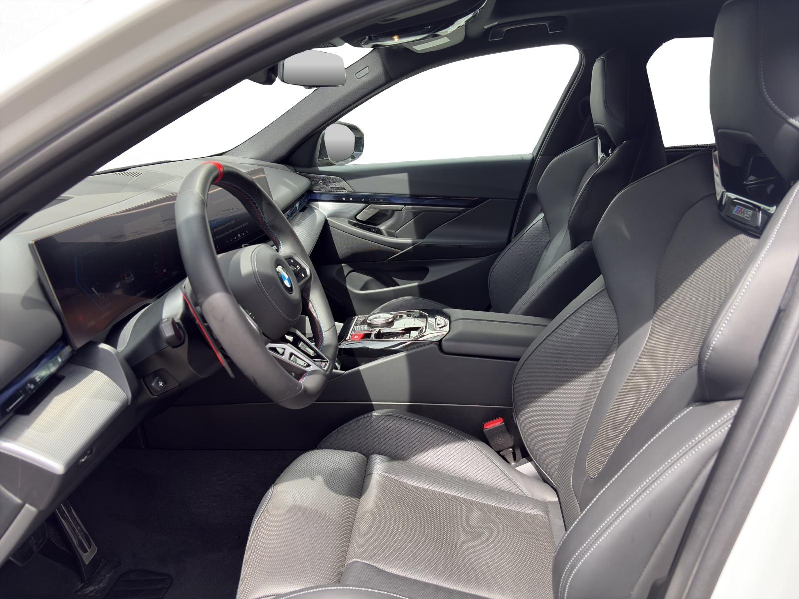 BMW M5 xDrive Touring-image-8