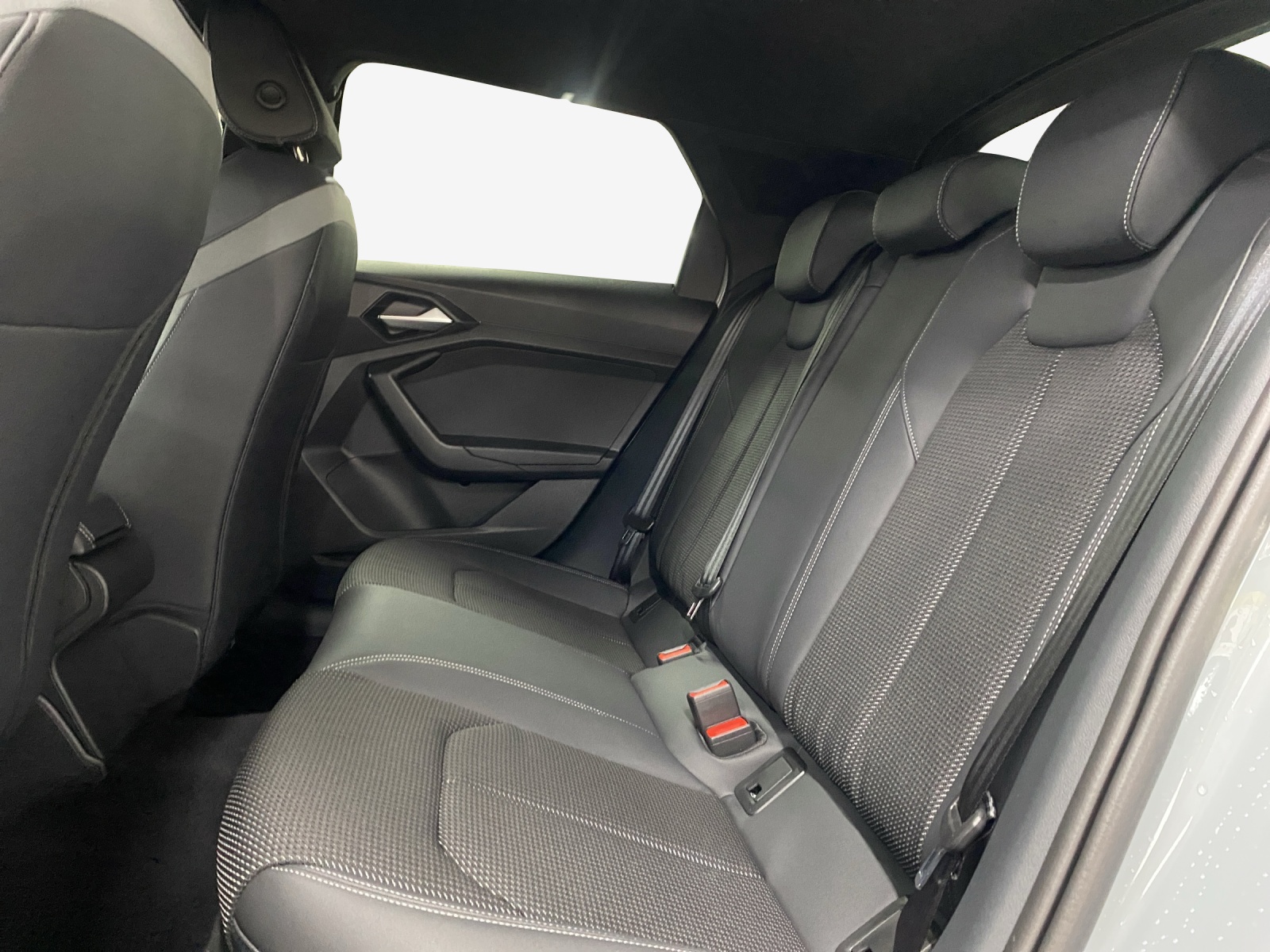 AUDI A1 Sportback 35 TFSI S Line S-tronic-image-11