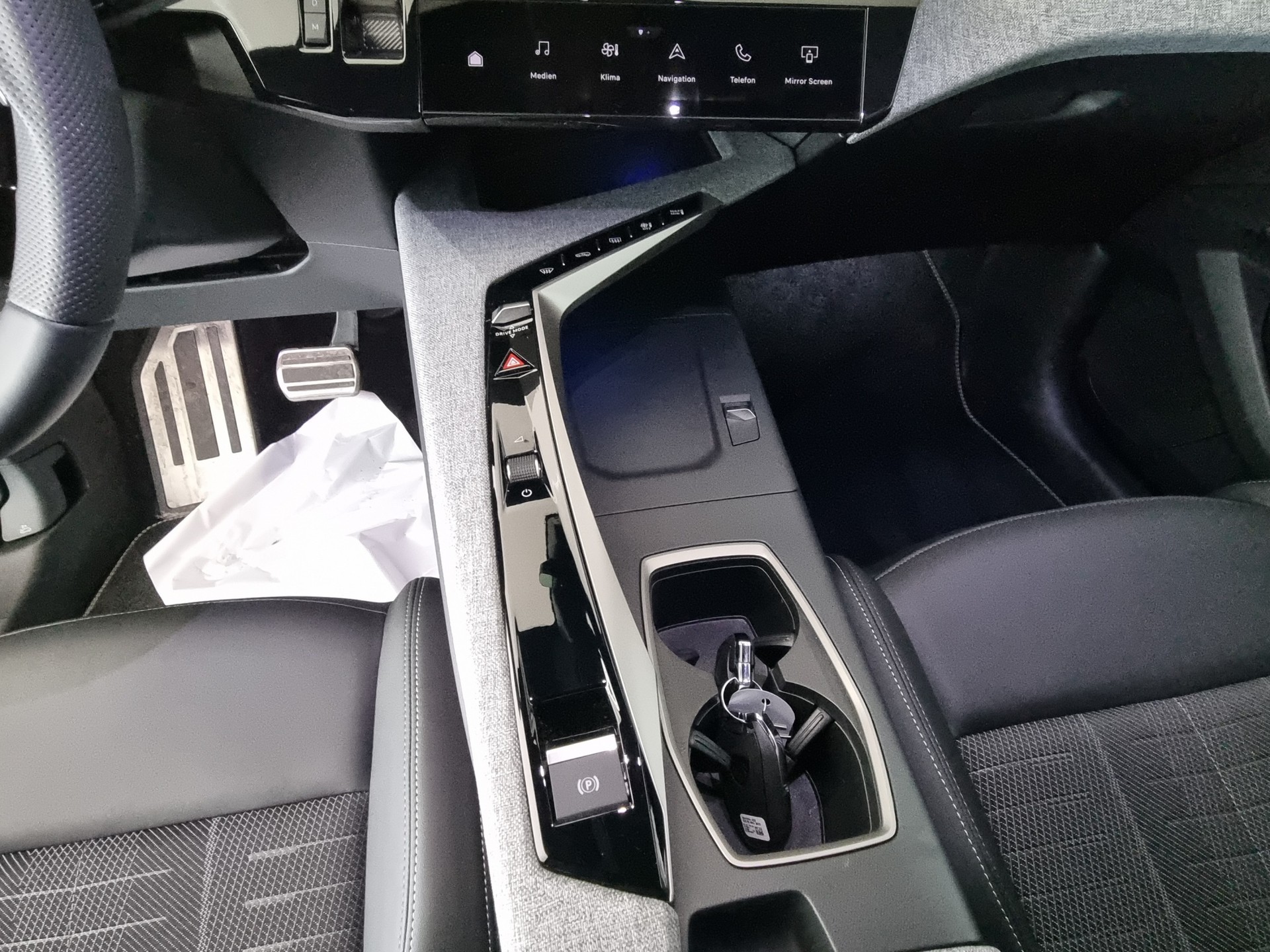 PEUGEOT 5008 145 Hybrid GT 7-Plätzer-image-9