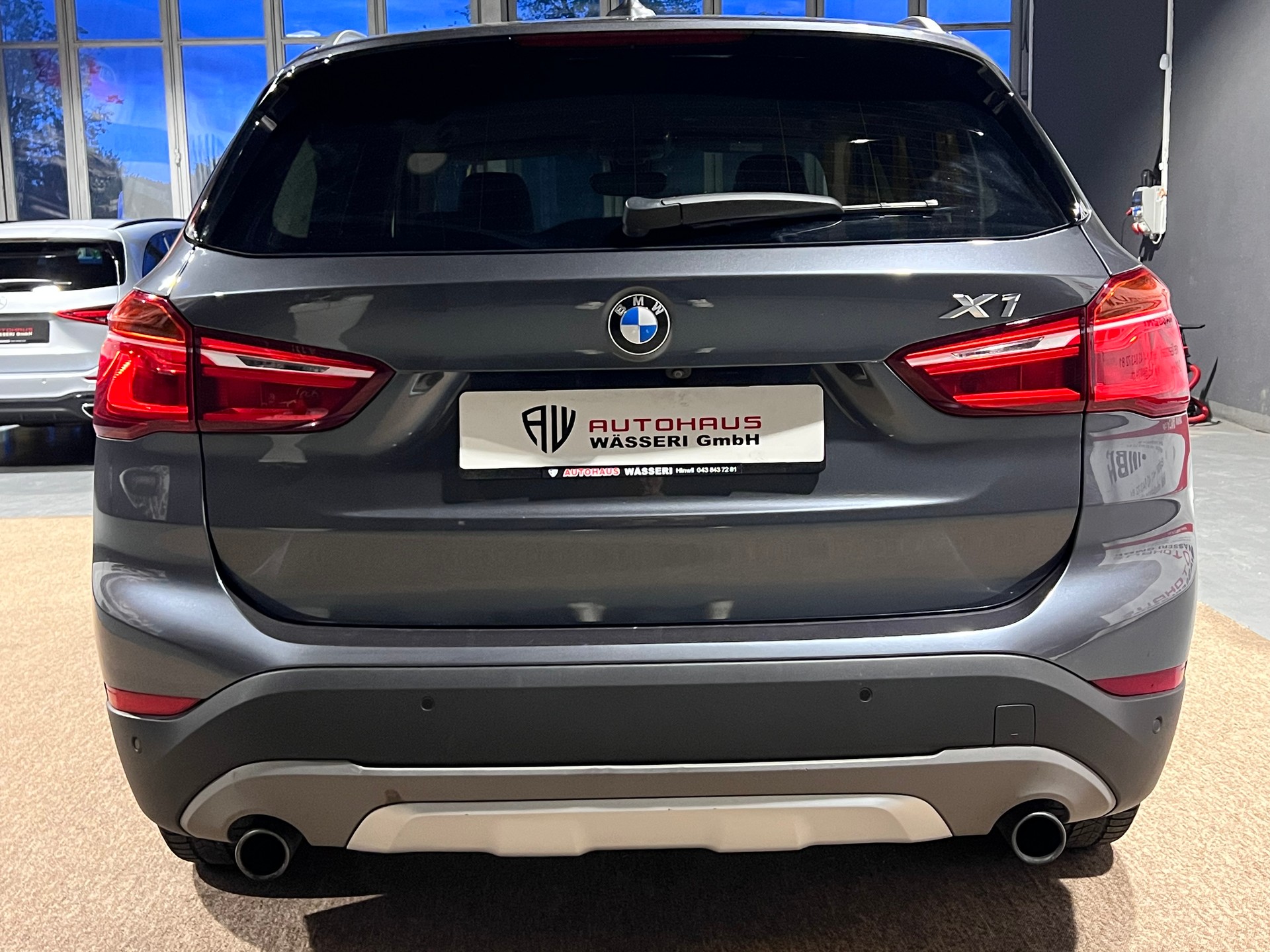 BMW X1 xDrive 20i xLine Steptronic-showroom-element-3