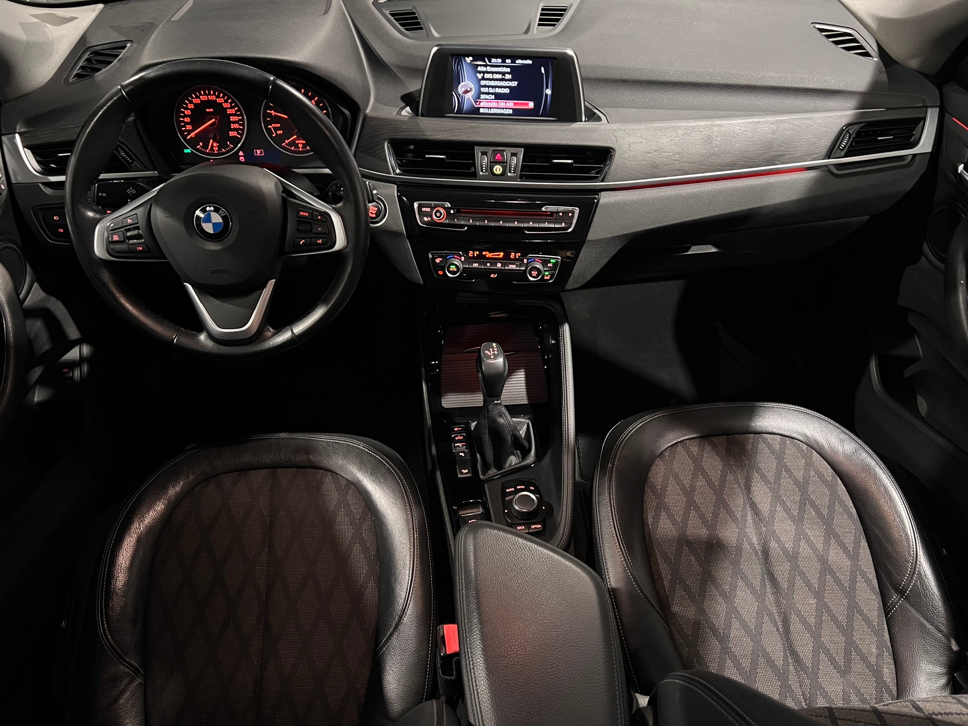 BMW X1 xDrive 20i xLine Steptronic-image-9